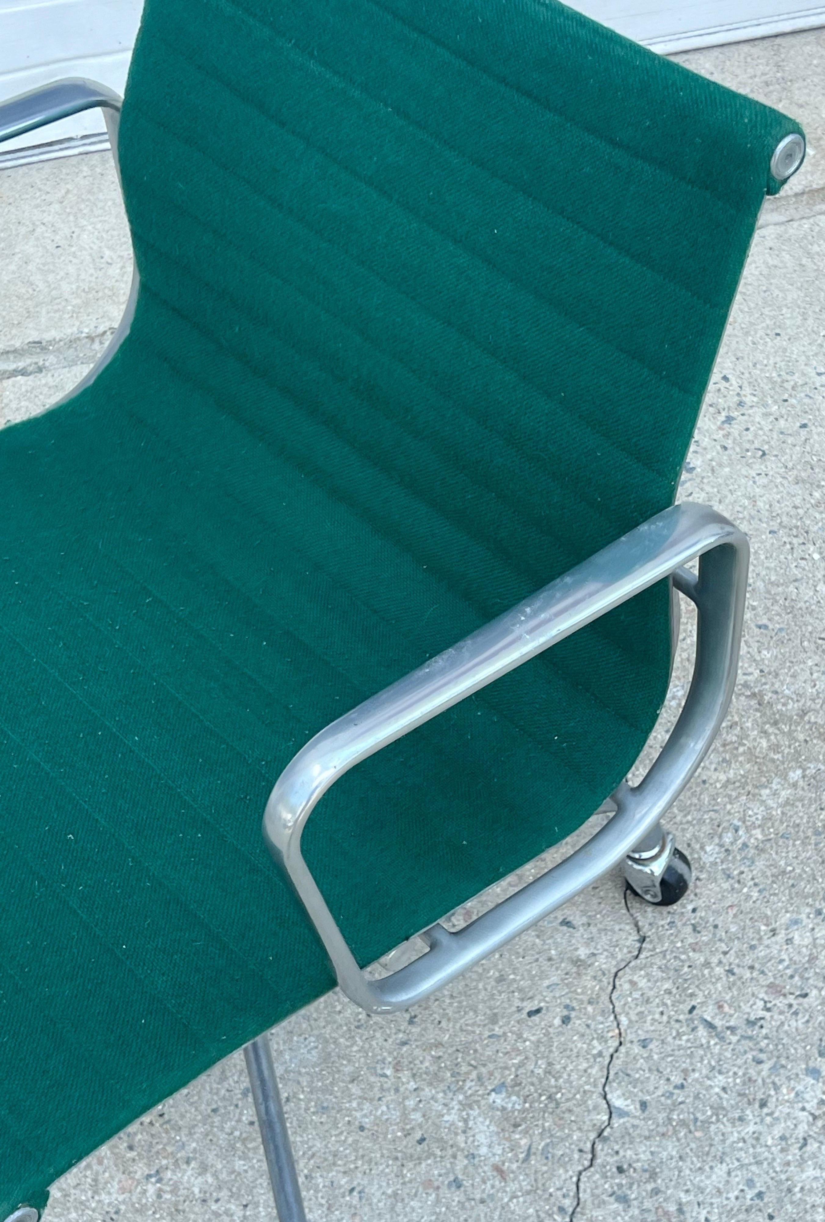 Metal Vintage Herman Miller Eames Aluminum Group Task Chair