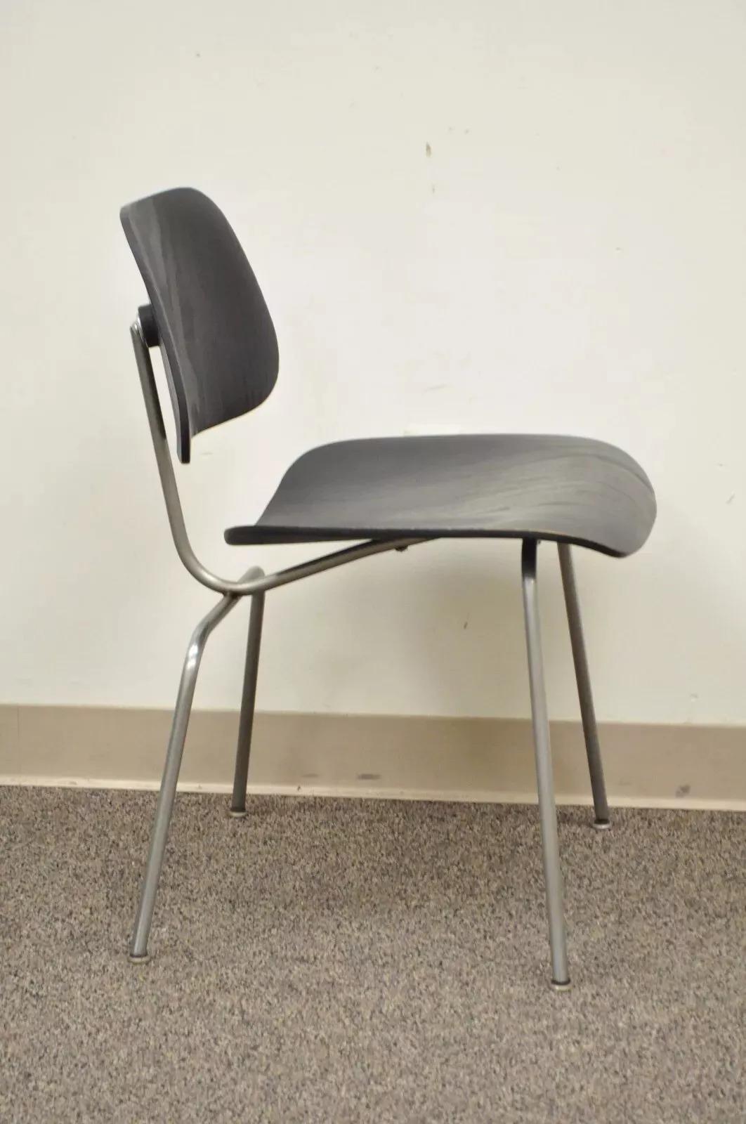 Mid-Century moderno Vintage Herman Miller Eames DCM Ebony Mid Century Modern Dining Side Chair in vendita