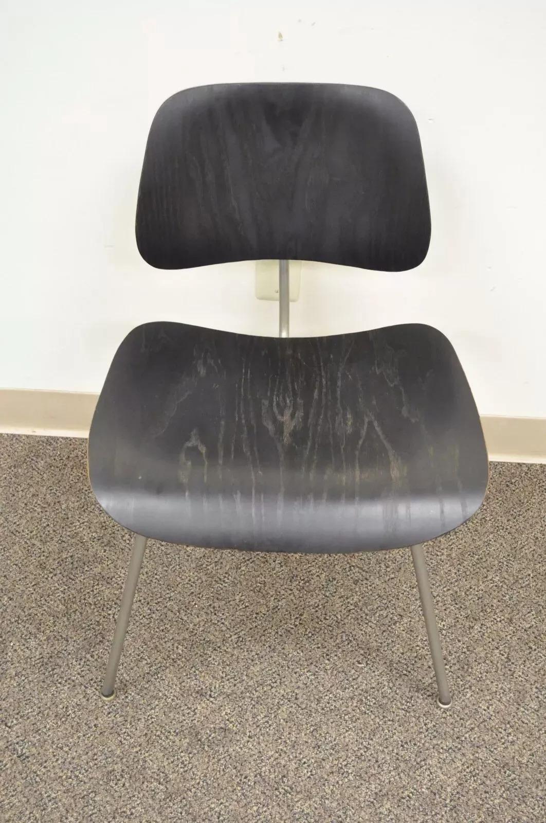Sconosciuto Vintage Herman Miller Eames DCM Ebony Mid Century Modern Dining Side Chair in vendita