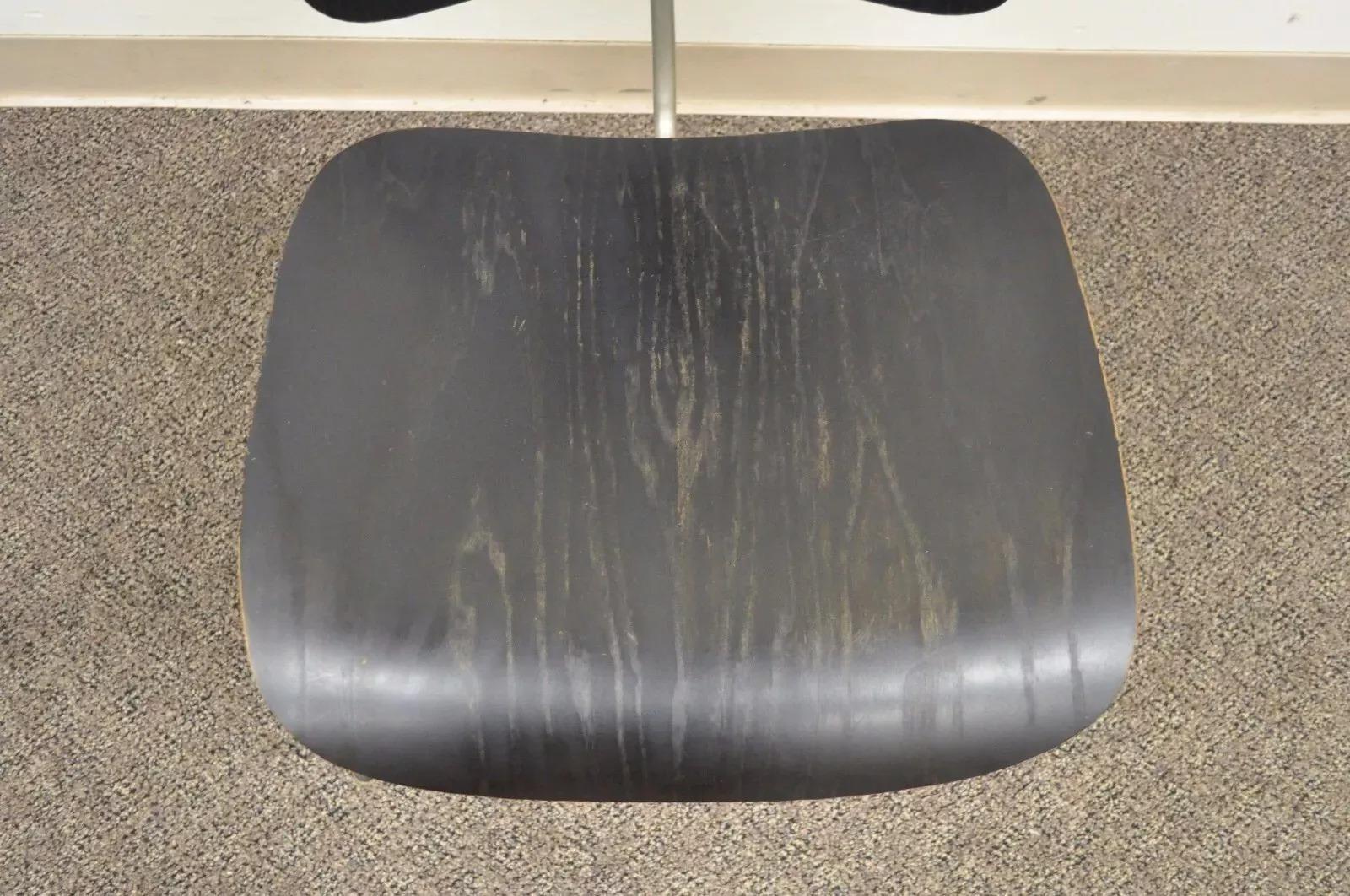 Vintage Herman Miller Eames DCM Ebony Mid Century Modern Dining Side Chair In condizioni buone in vendita a Philadelphia, PA