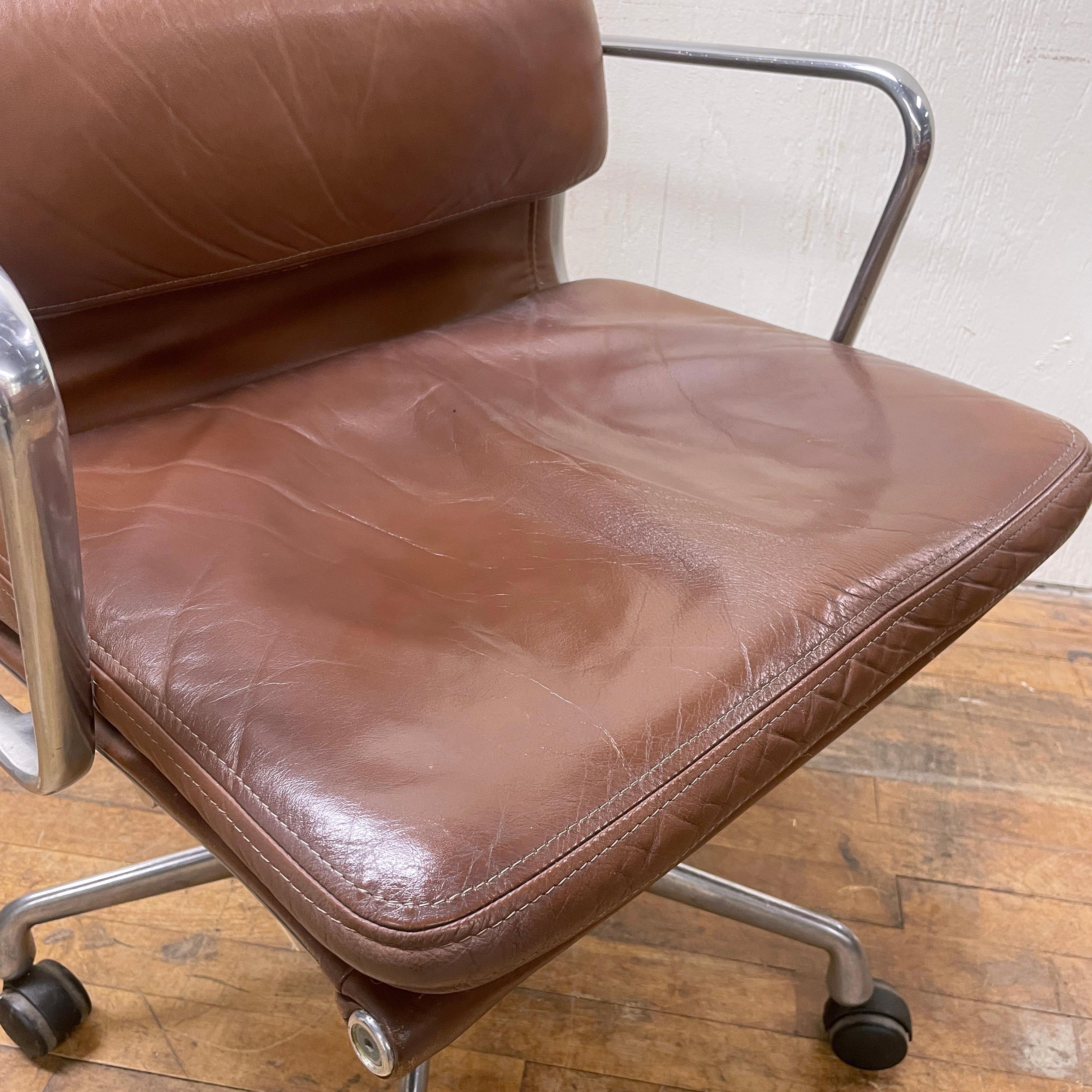 Vintage Herman Miller Eames Highback Leather Softpad Office Chair In Good Condition In Media, PA