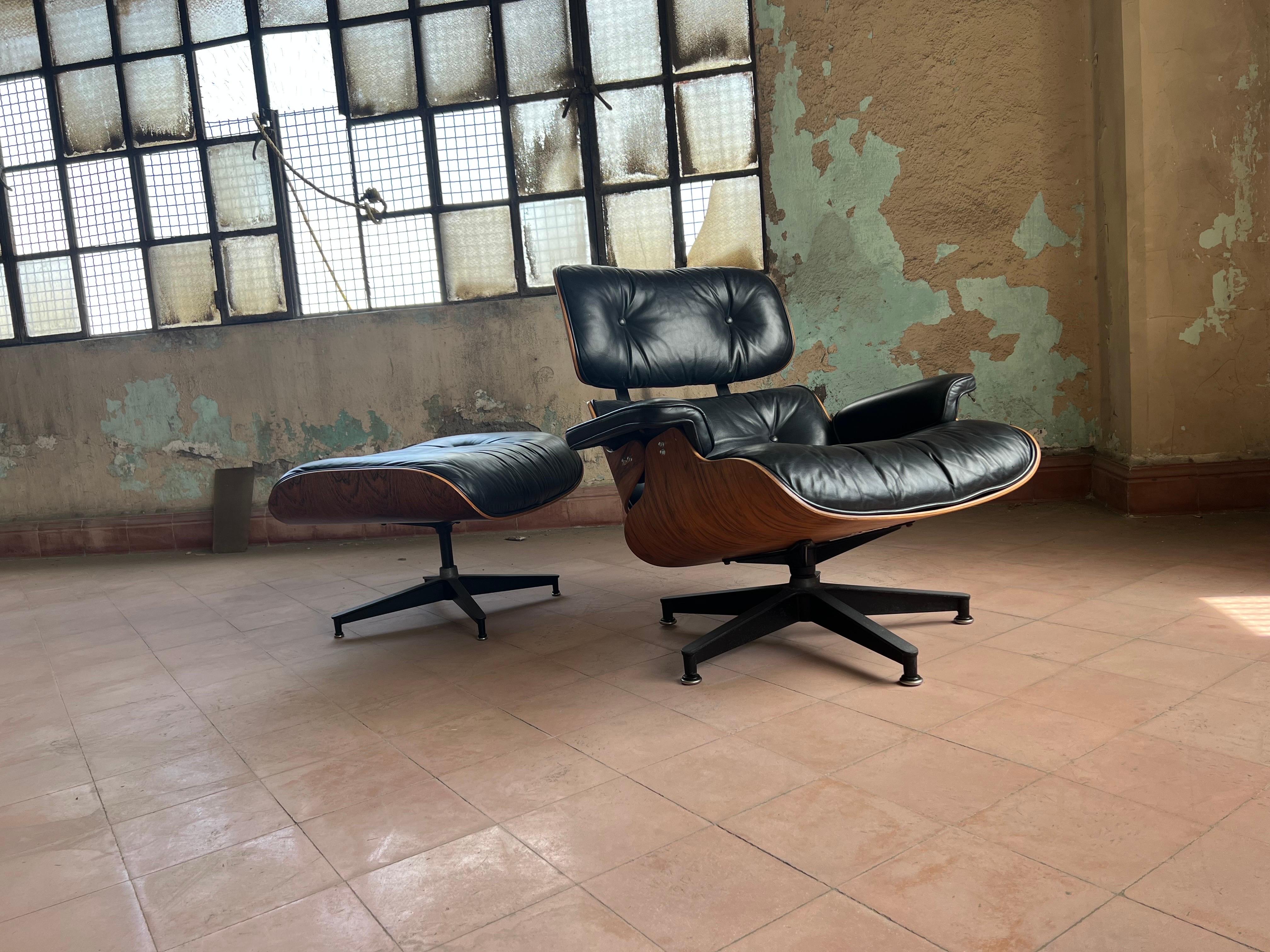 Chaise longue et pouf Eames Herman Miller d'époque Bon état - En vente à San Pedro Garza Garcia, Nuevo Leon