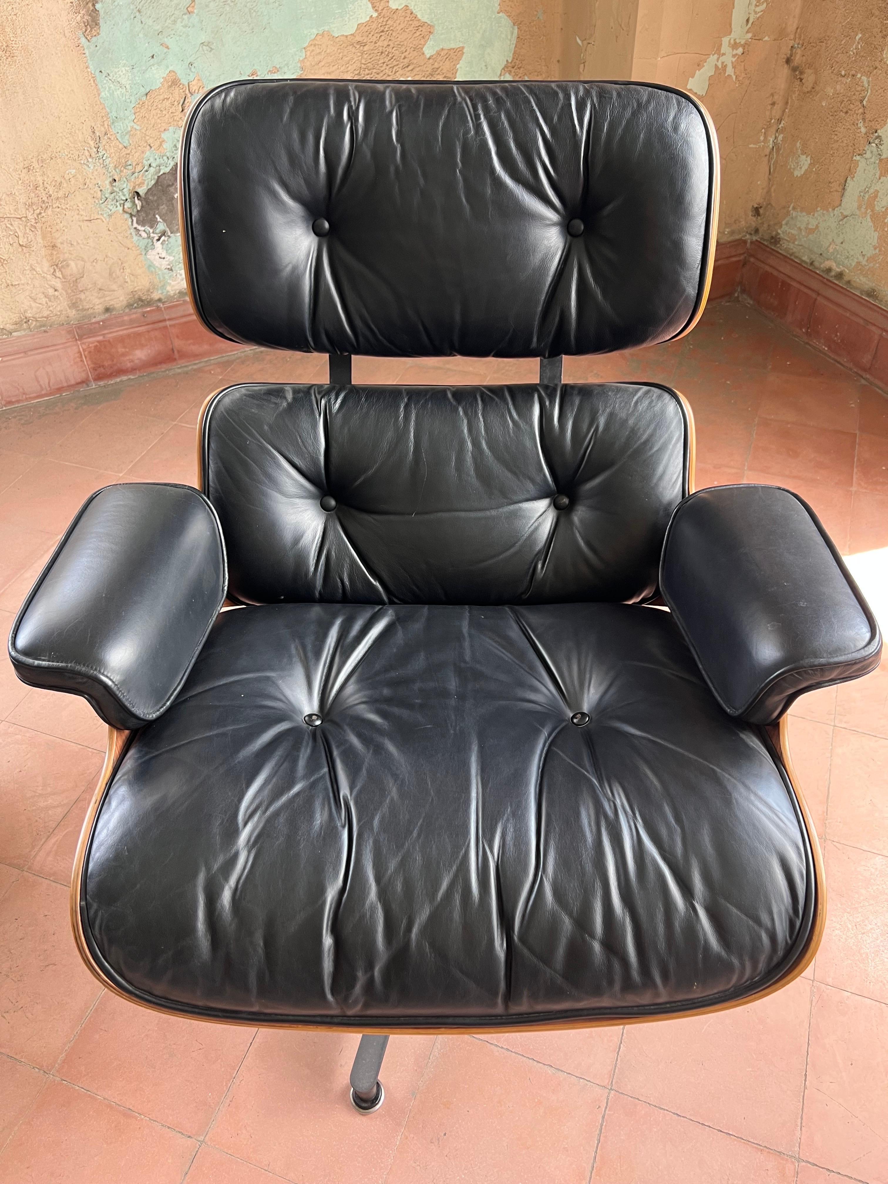 Vintage Herman Miller Eames Lounge Chair and Ottoman In Good Condition For Sale In San Pedro Garza Garcia, Nuevo Leon