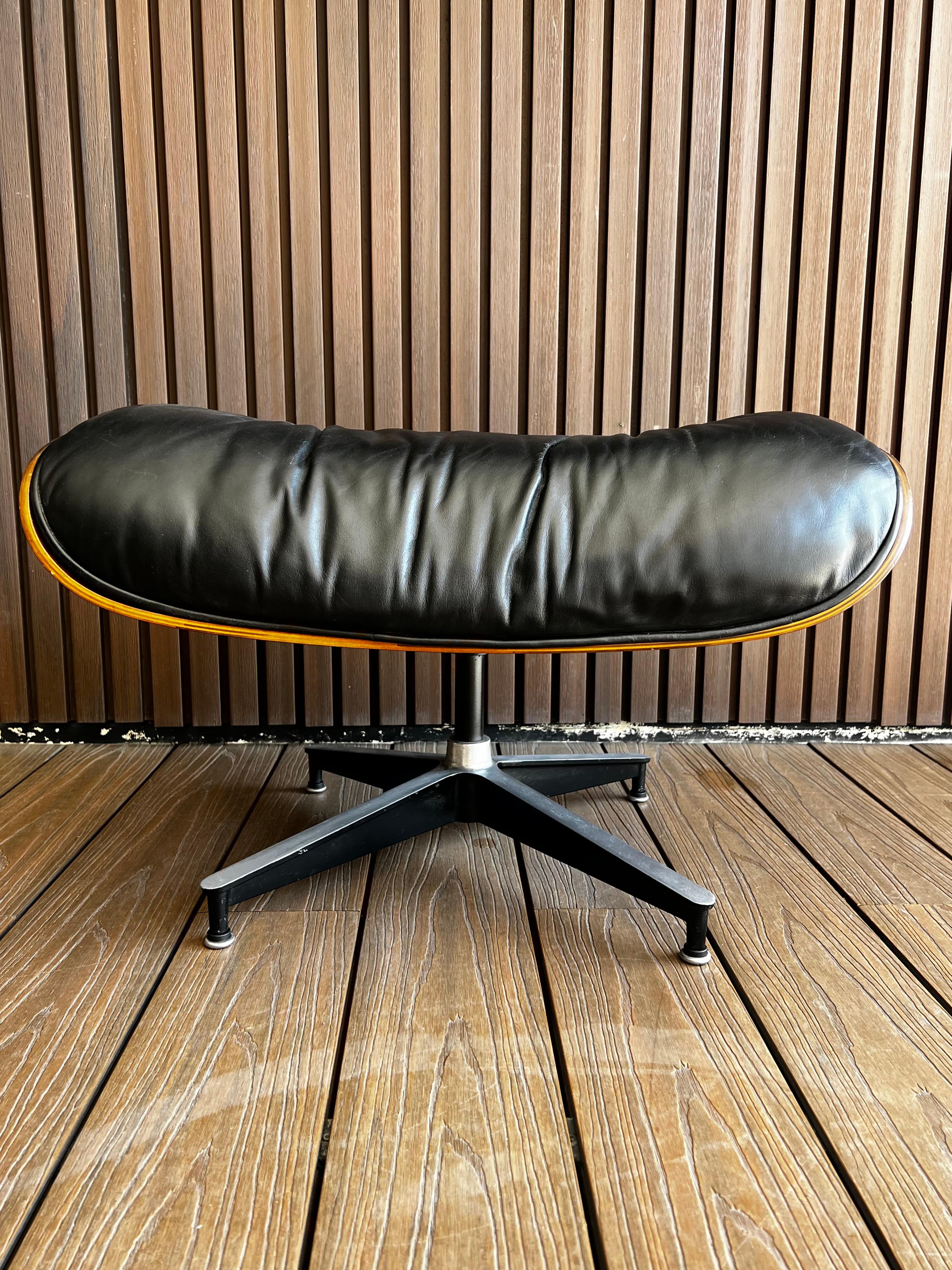 Mid-Century Modern Pouf Eames vintage Herman Miller en vente