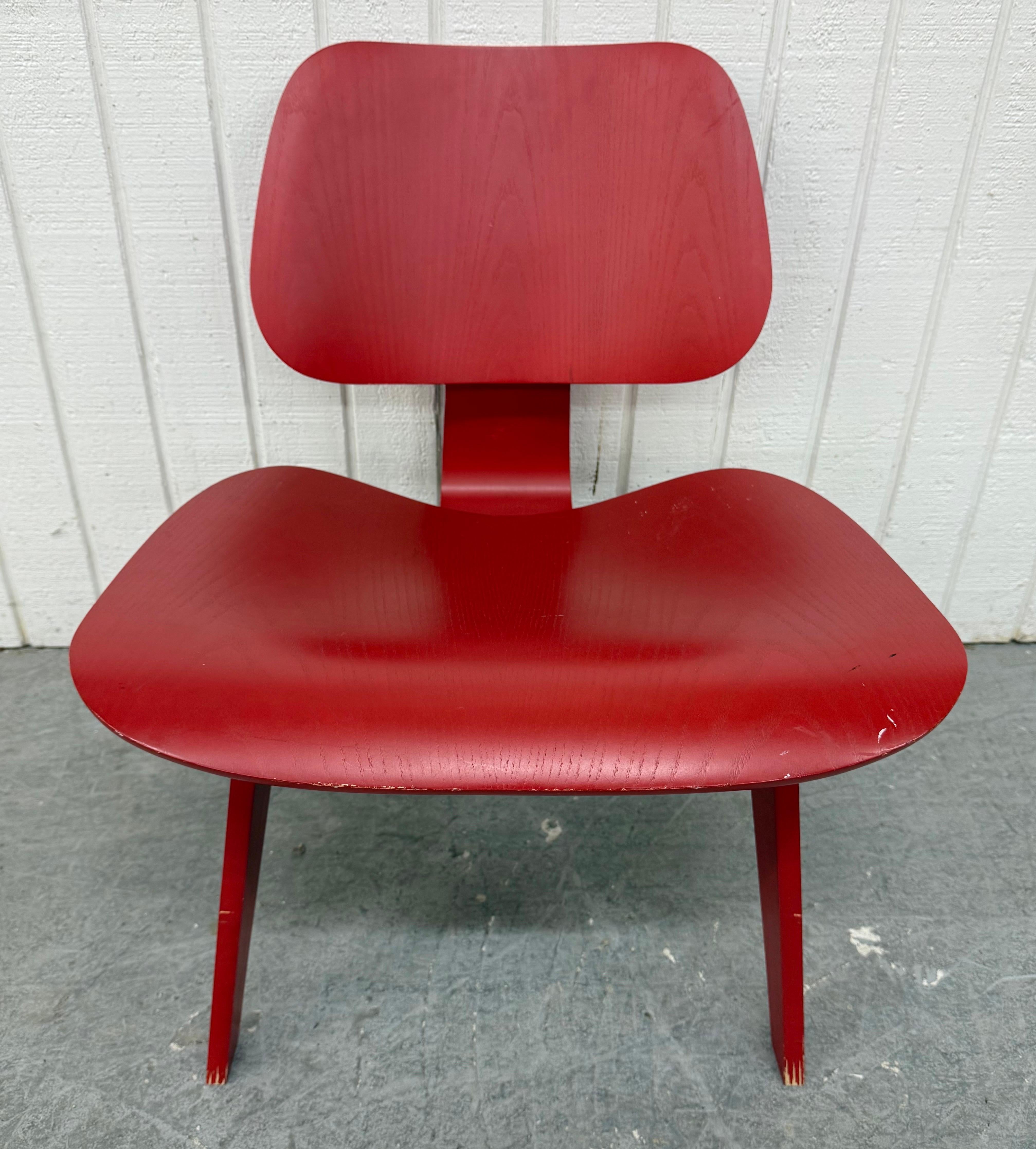 Vintage Herman Miller Eames Red Bentwood Lounge Chairs - Set of 2 In Good Condition In Clarksboro, NJ