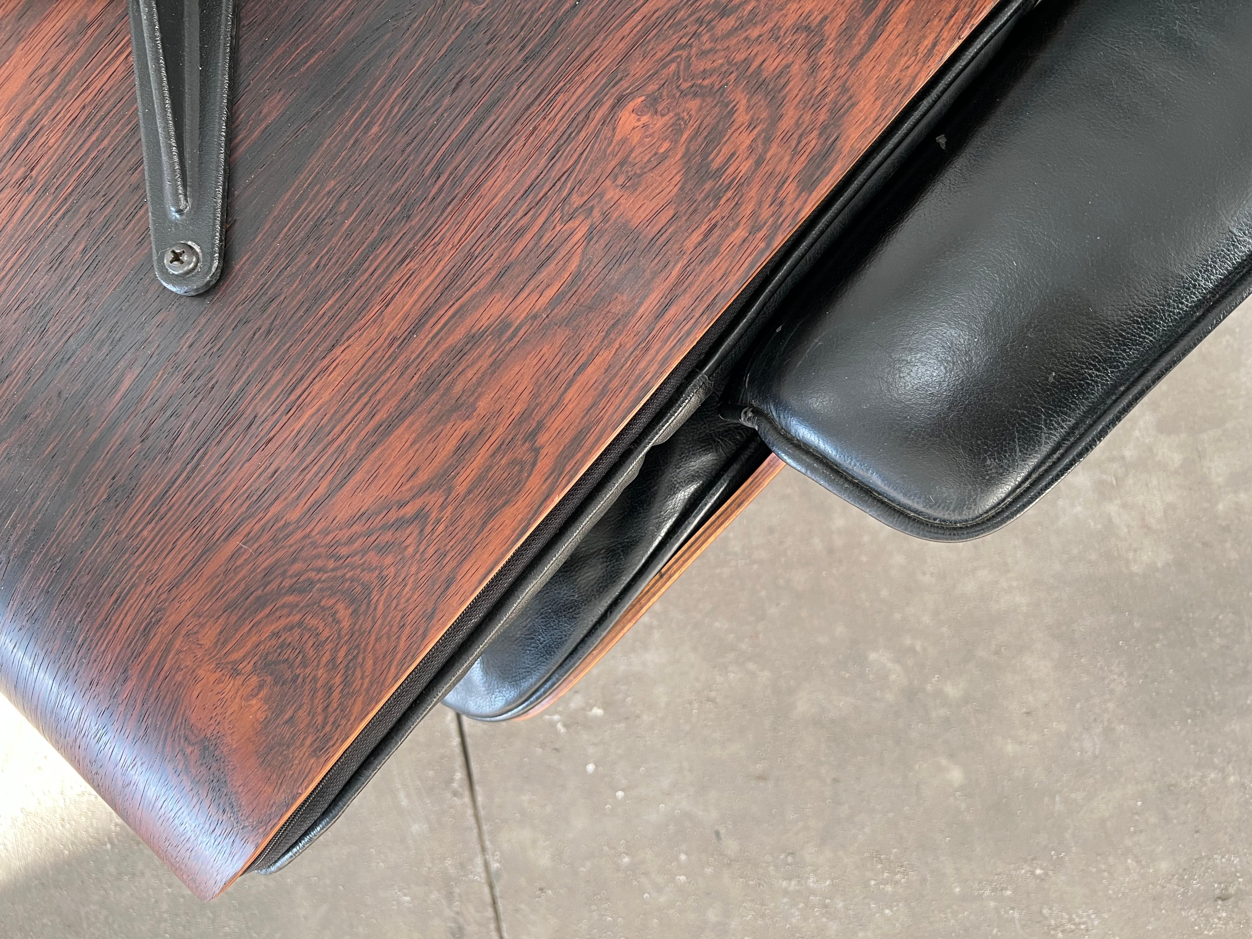 Vintage Herman Miller Eames Rosewood Second Generation Lounge Chair and Ottoman In Fair Condition In Saint Paul, MN