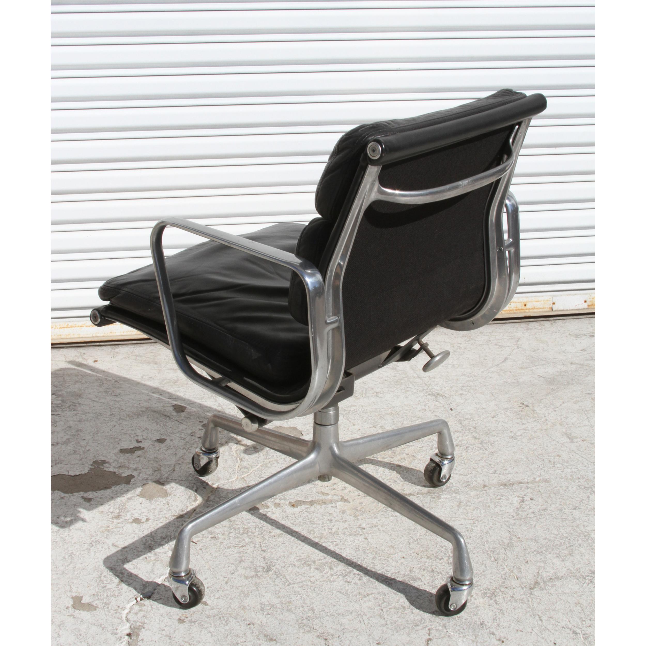 Herman Miller Eames Soft Pad-Stühle, Vintage  (Sonstiges) im Angebot
