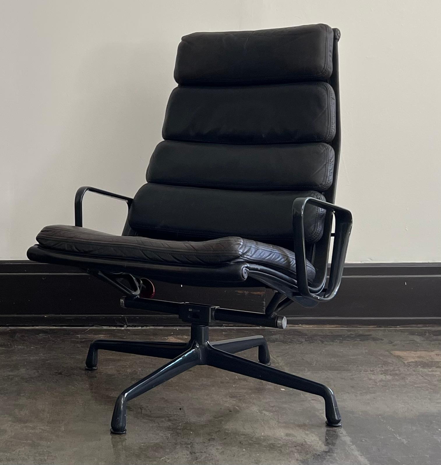 The Eames Soft Pad Lounge Chair was a marriage of two pillar designs in the Eames catalogue. One one side, you had the commercial-oriented Aluminum Group Series and then you had the residential Eames 670 and 671 (aka Eames Lounge Chair and Ottoman).