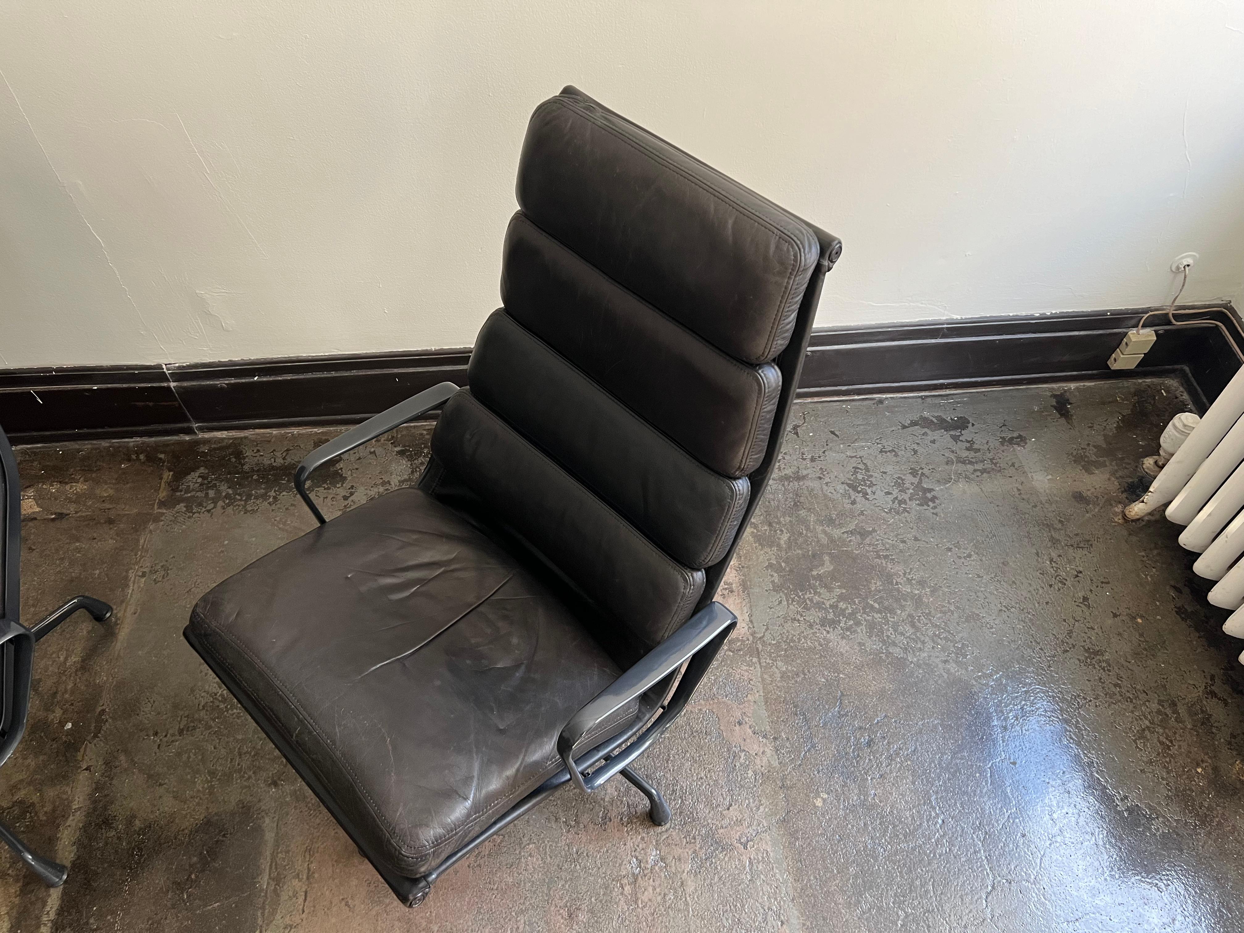 eames soft pad lounge chair