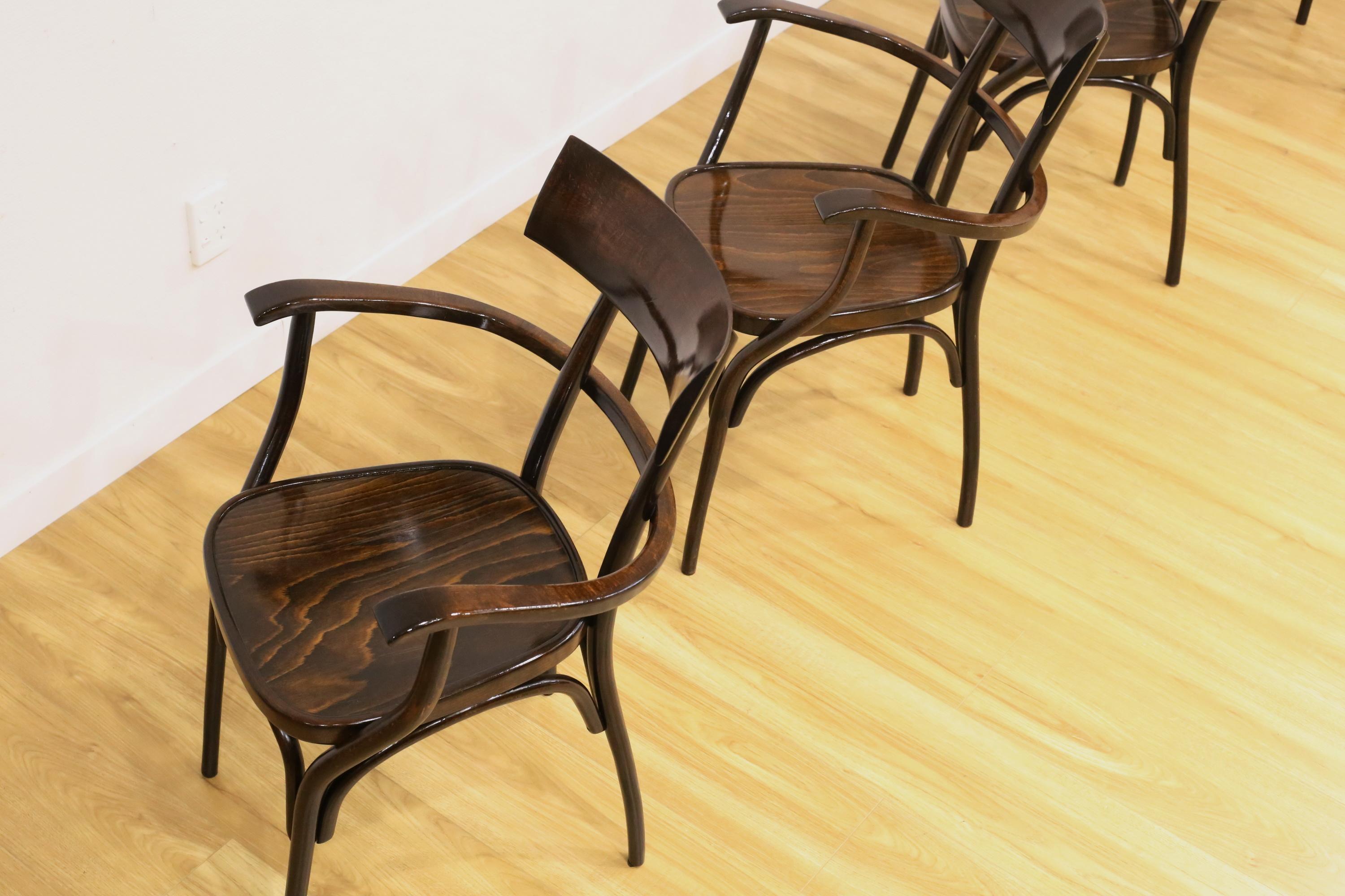 Milieu du XXe siècle Chaises noires vintage Hermann en vente