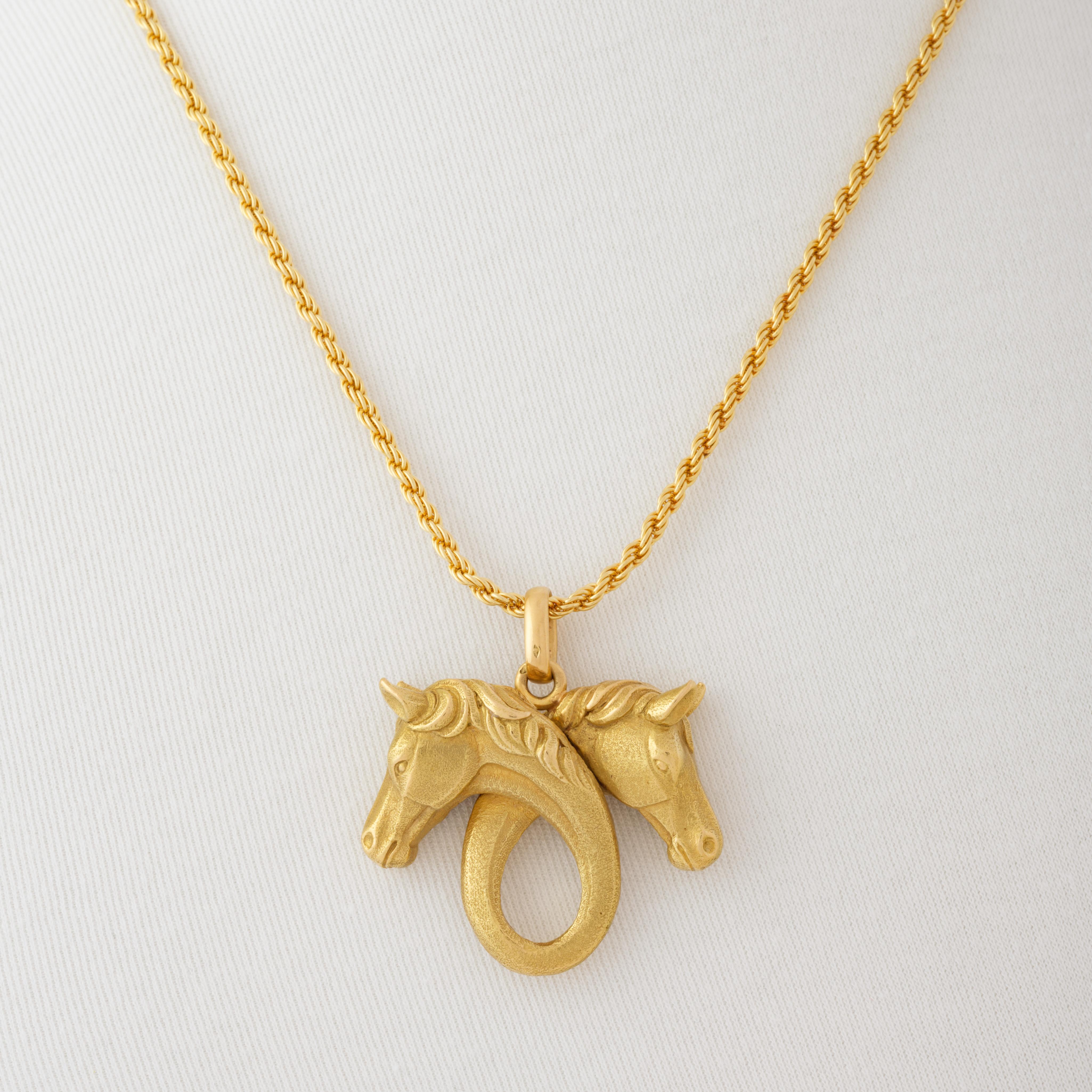 Moderniste Vintage Hermes Or Jaune 18 carats Pendentif Equestre Chevaux en vente
