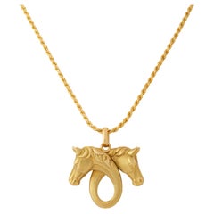 Ciondolo equestre d'epoca Hermes in oro giallo 18 carati Cavalli