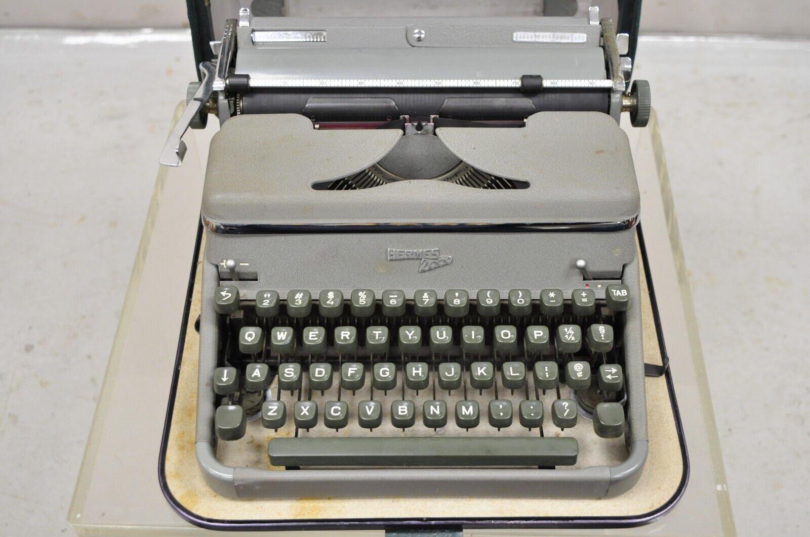 Vintage Hermes 2000 by Paillard Manual Typewriter with Green Carrying Case In Good Condition In Philadelphia, PA