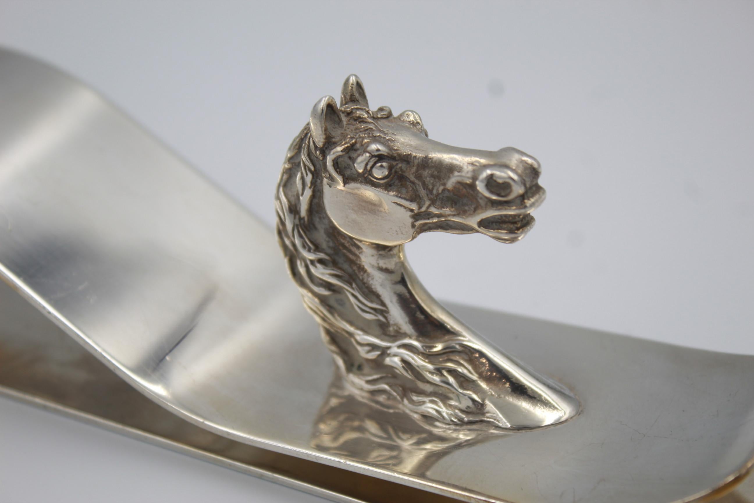 Hermes 60's Horse Head Vintage Paper Clip

Good vintage condition but it presents some signs of wear

Lenght 22 cm