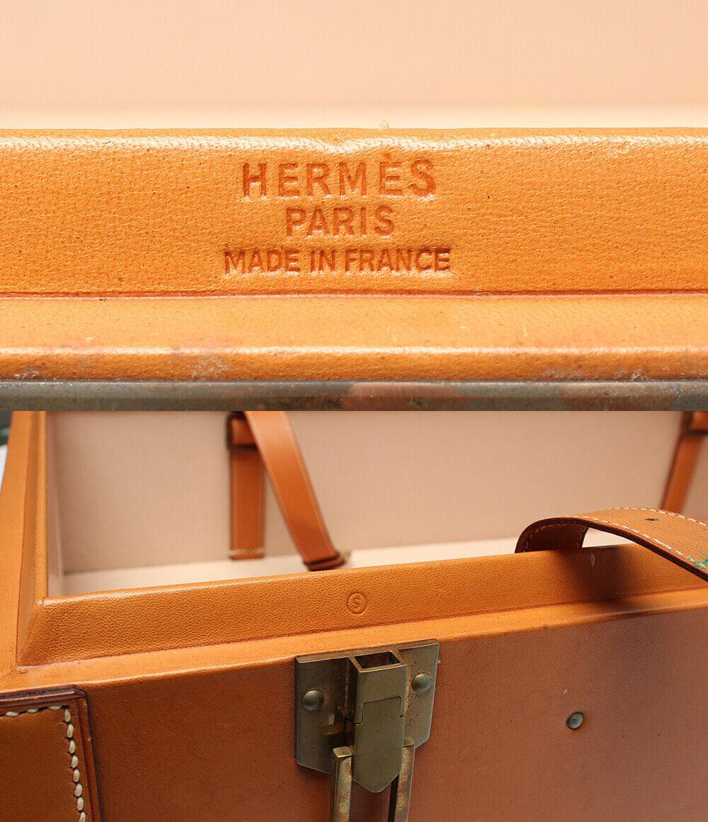 HERMES leather Travel Case Circa 1989 In Distressed Condition For Sale In New York, NY
