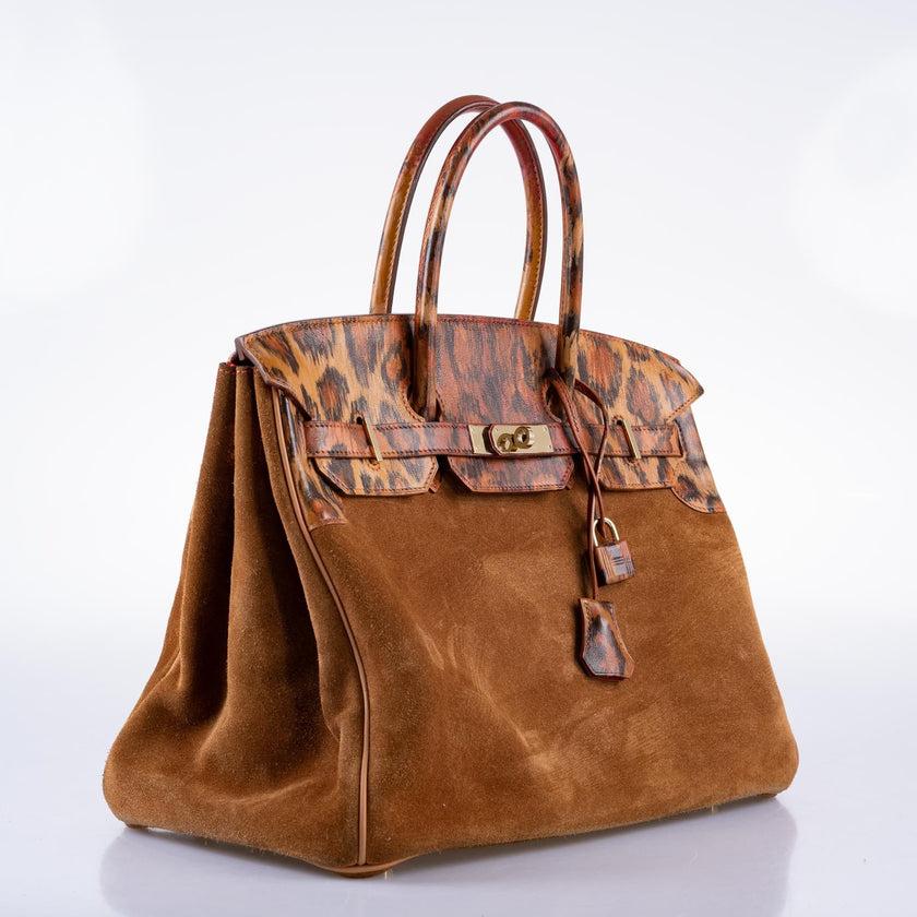 Vintage Hermès Birkin 35 Fauve Grizzly Suede & Painted Leopard Capucine Evercolor Permabrass Hardware

Crafted from the rugged and luxurious Grizzly suede, the Grizzly Birkin is a testament to the artistry and excellence of the storied Hermès brand.