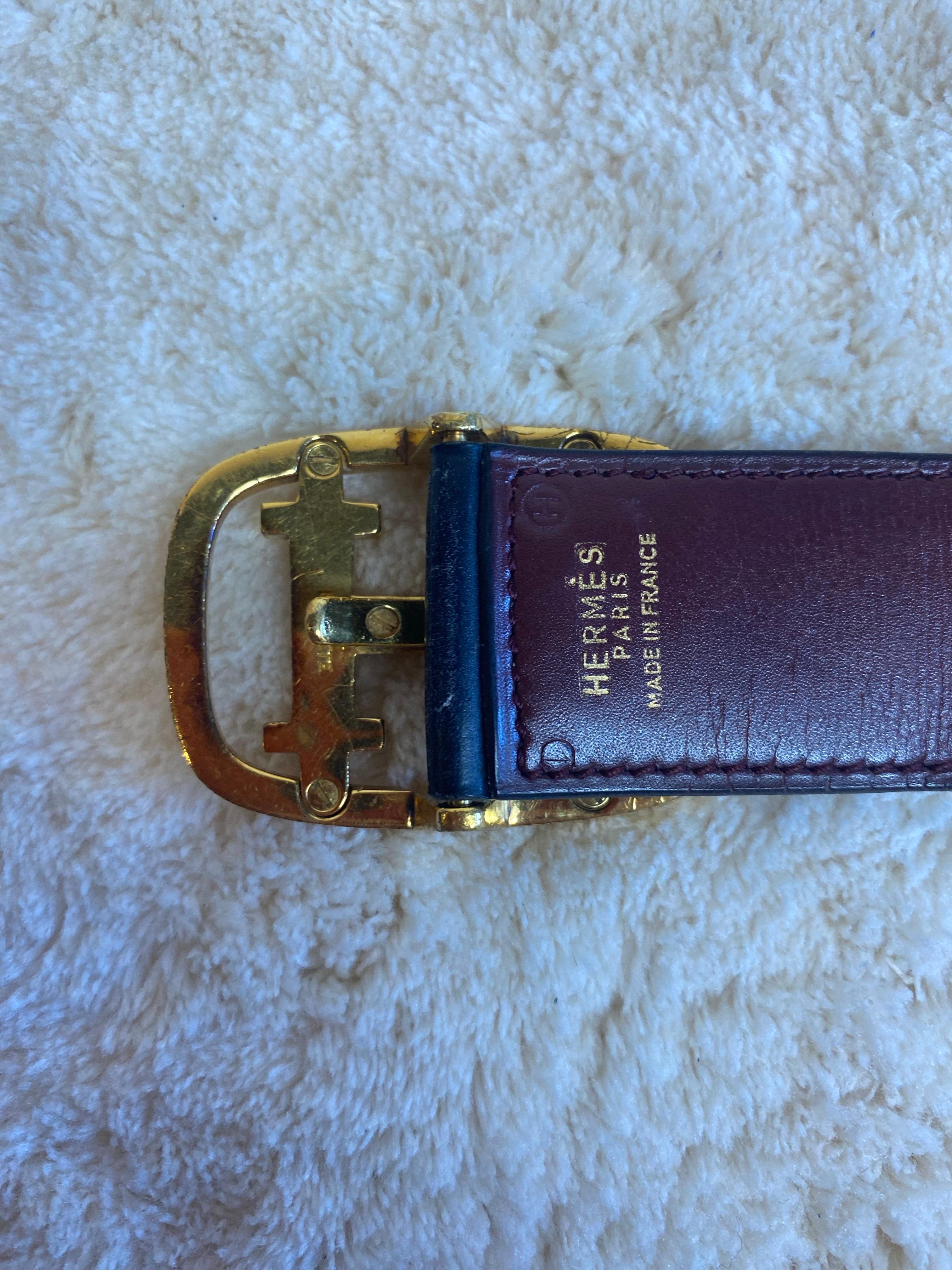 Vintage Hermès schwarzer Gürtel mit goldenem Logo. im Angebot 8