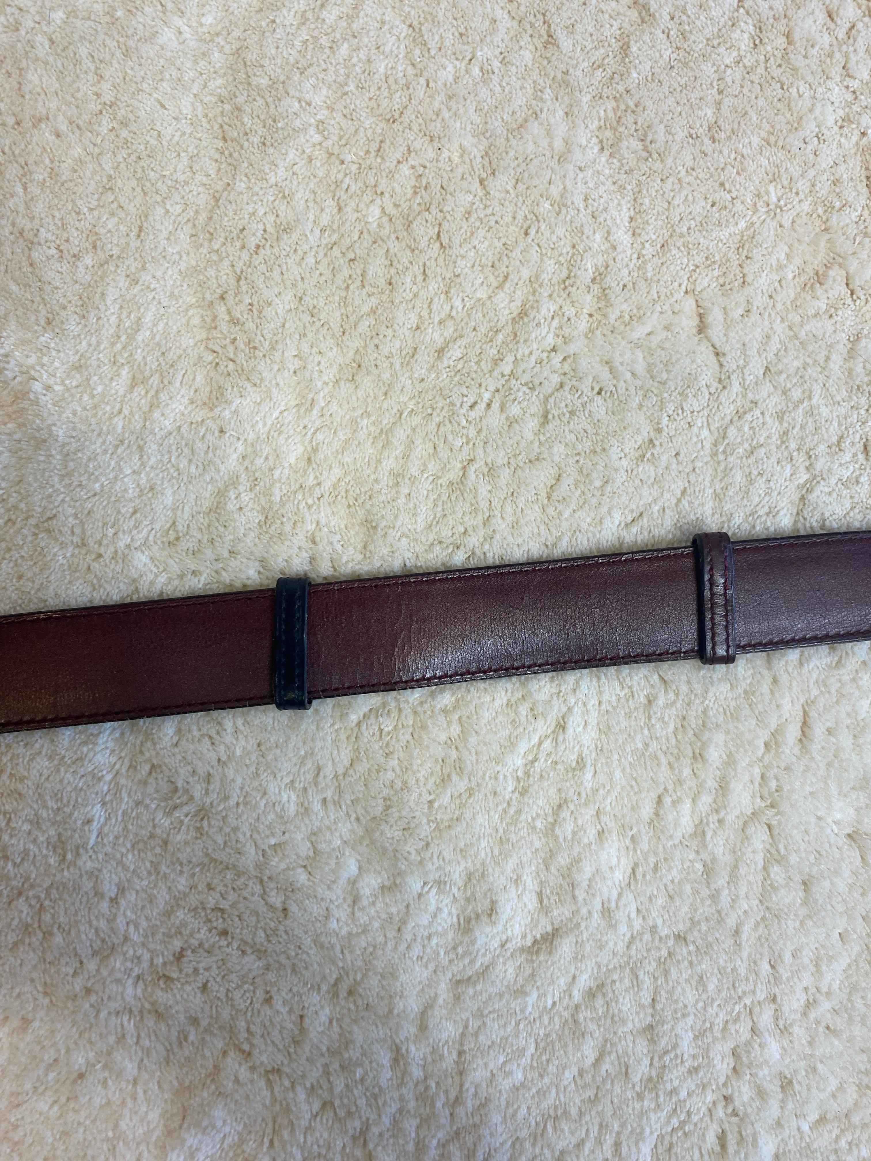 Vintage Hermès schwarzer Gürtel mit goldenem Logo. im Angebot 3