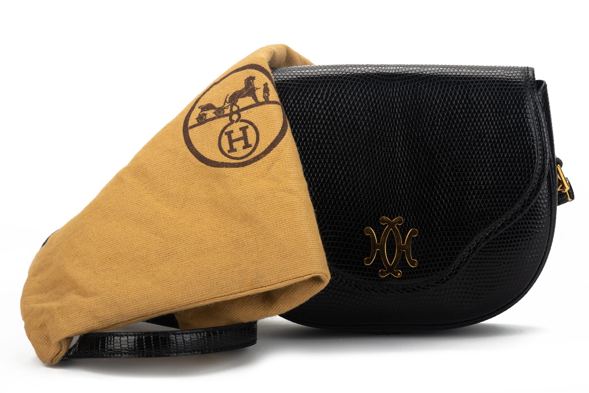 Vintage und sammelbare seltene Lift Eidechse Tasche. Außen schwarze Eidechse, innen schwarzes Lammfell, goldfarbene Beschläge. 4 Möglichkeiten, sie zu tragen, indem man den Riemen in verschiedenen Positionen verstellt. Kommt mit originalem