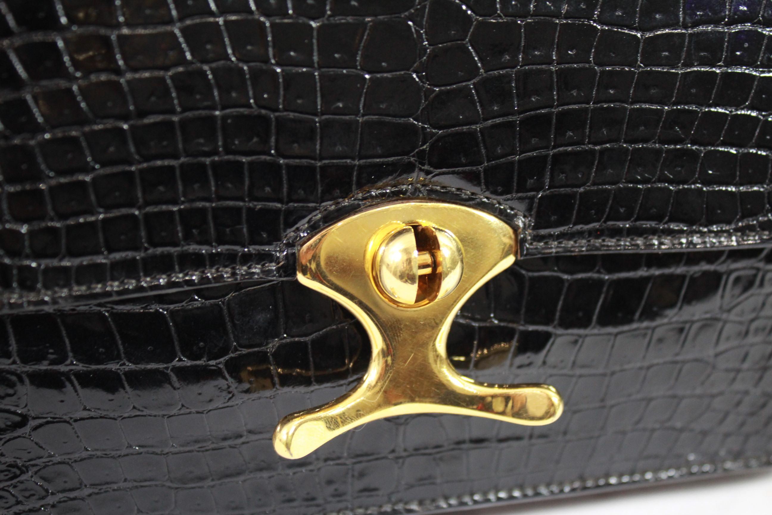 Vintage nice Hermes shoulde bag in black Porosus Crocodile.
Goood vintage condition ( just some light signs of use)
Clasp signes
Size 25*17