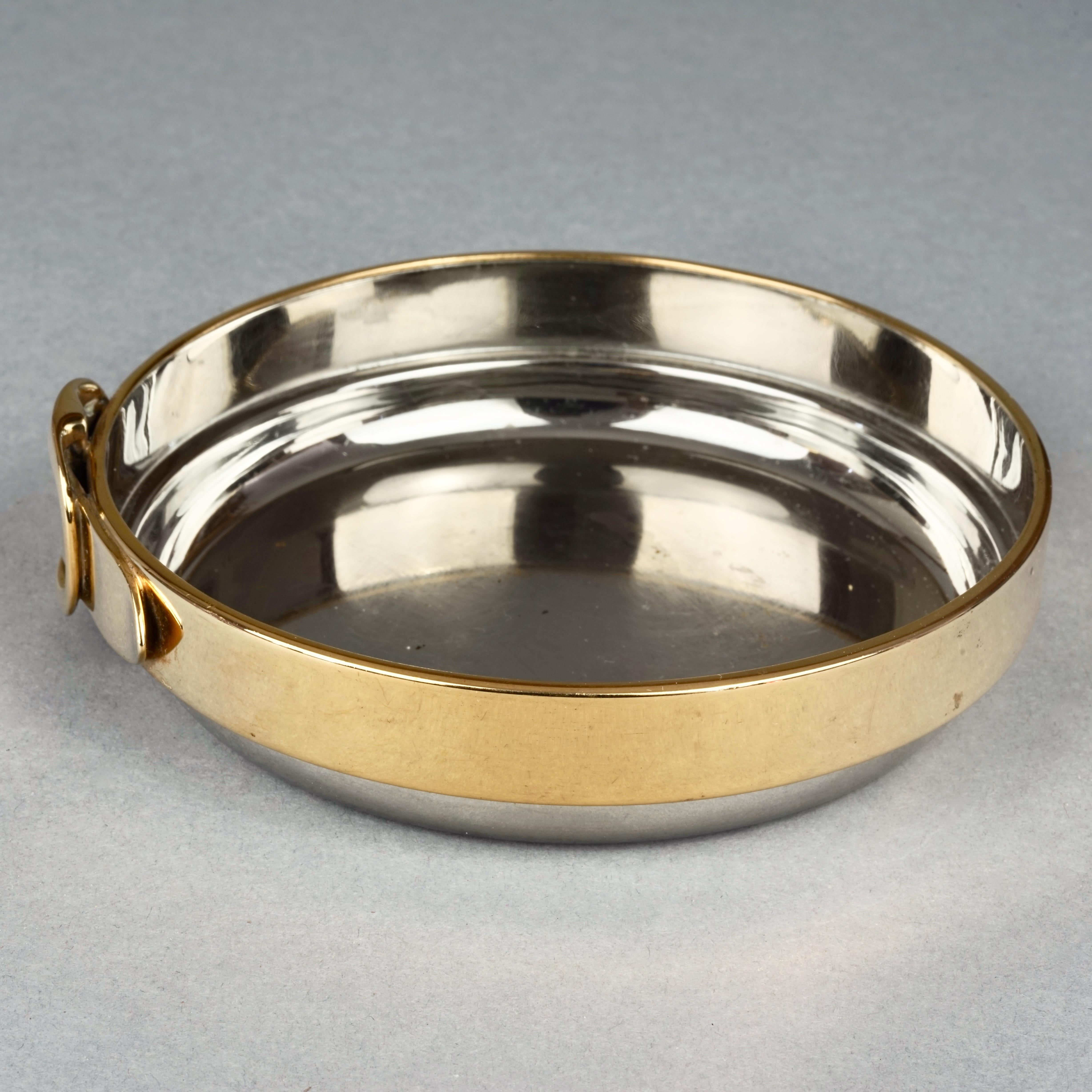 Vintage HERMES Buckle Vide Poche Gold and Silver Catch All Dish

Measurements:
Total Height: 1.34 inches (3.4 cm)
Diameter: 4.84 inches (12.3 cm)

Features:
- 100% Authentic HERMES.
- Buckle accent vide poche/ catch all dish.
- Gold and silver