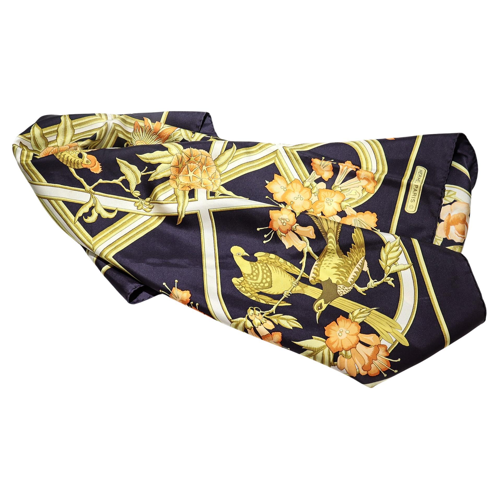 A fine vintage designer silk scarf.

By Hermès.

In the Caraibes (Caribbean) pattern.

With a lightly perfumed scent. 

Together with its original box.

Simply a wonderful scarf!

(Purse for display only and not included.)

Date:
20th