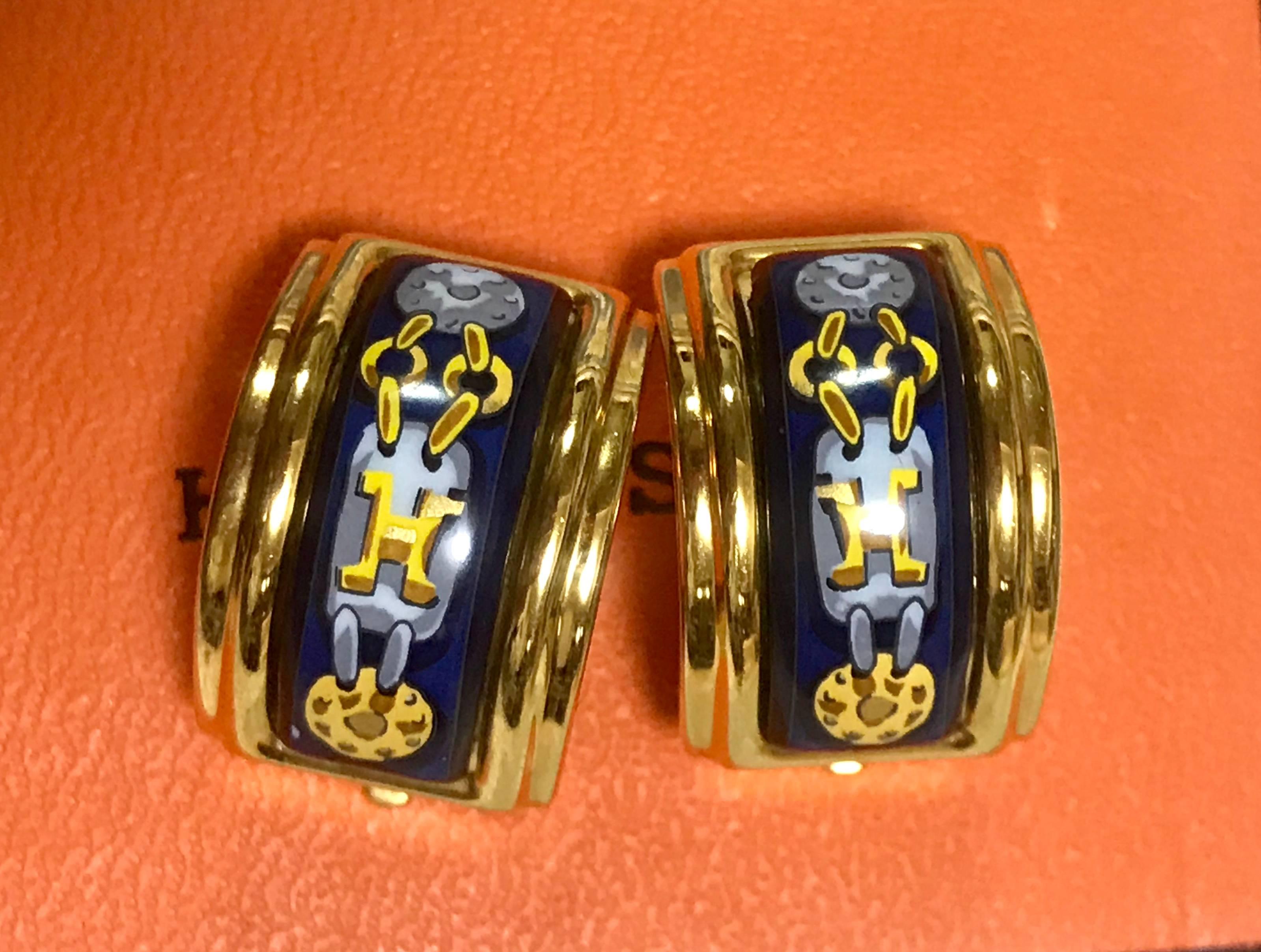 1990s. Vintage Hermes cloisonne golden earrings with blue and yellow chain, medal charm, H logo jewelry print design. Great gift idea.

Fabulous earrings in HERMES's iconic cloisonne. Beautiful vintage condition!

Excellent beauty and elegance with
