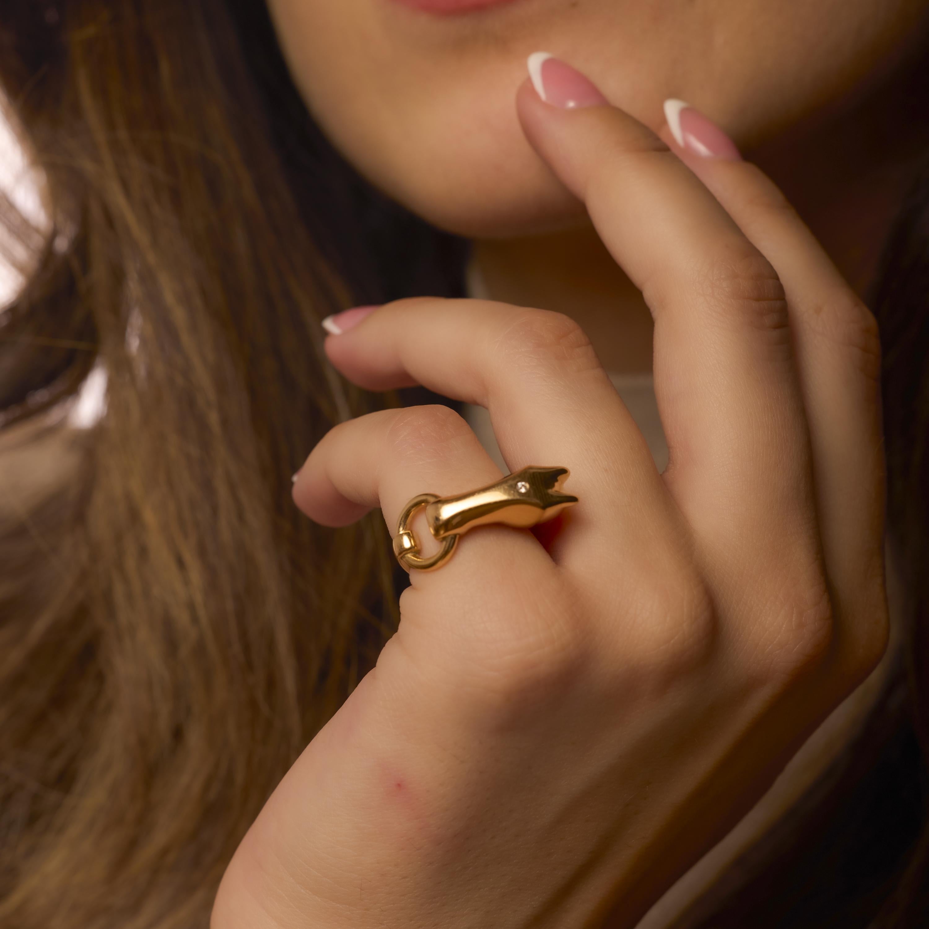 This vintage Hermès ring in 18k rose gold features a dazzling D color diamond and refined French hallmarks, blending minimalist luxury with timeless design.