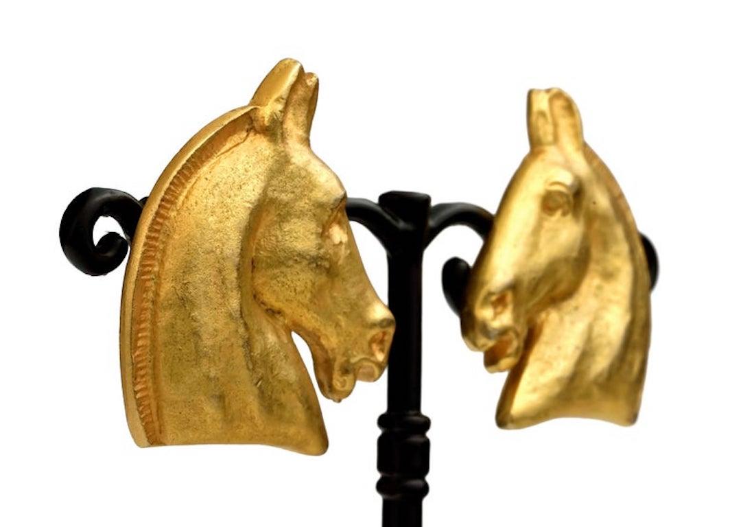 Vintage HERMES Gilt Horse Head Earrings In Excellent Condition In Kingersheim, Alsace