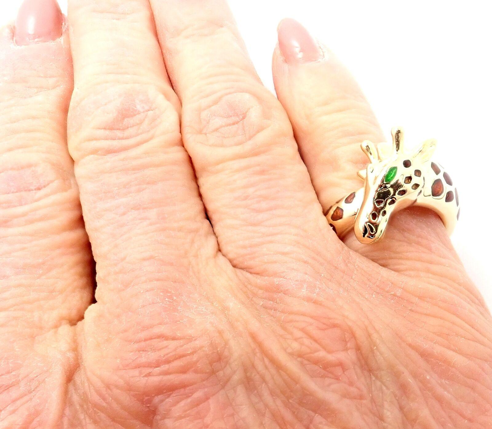Vintage Hermes Giraffe Emerald Enamel Yellow Gold Band Ring In Excellent Condition In Holland, PA