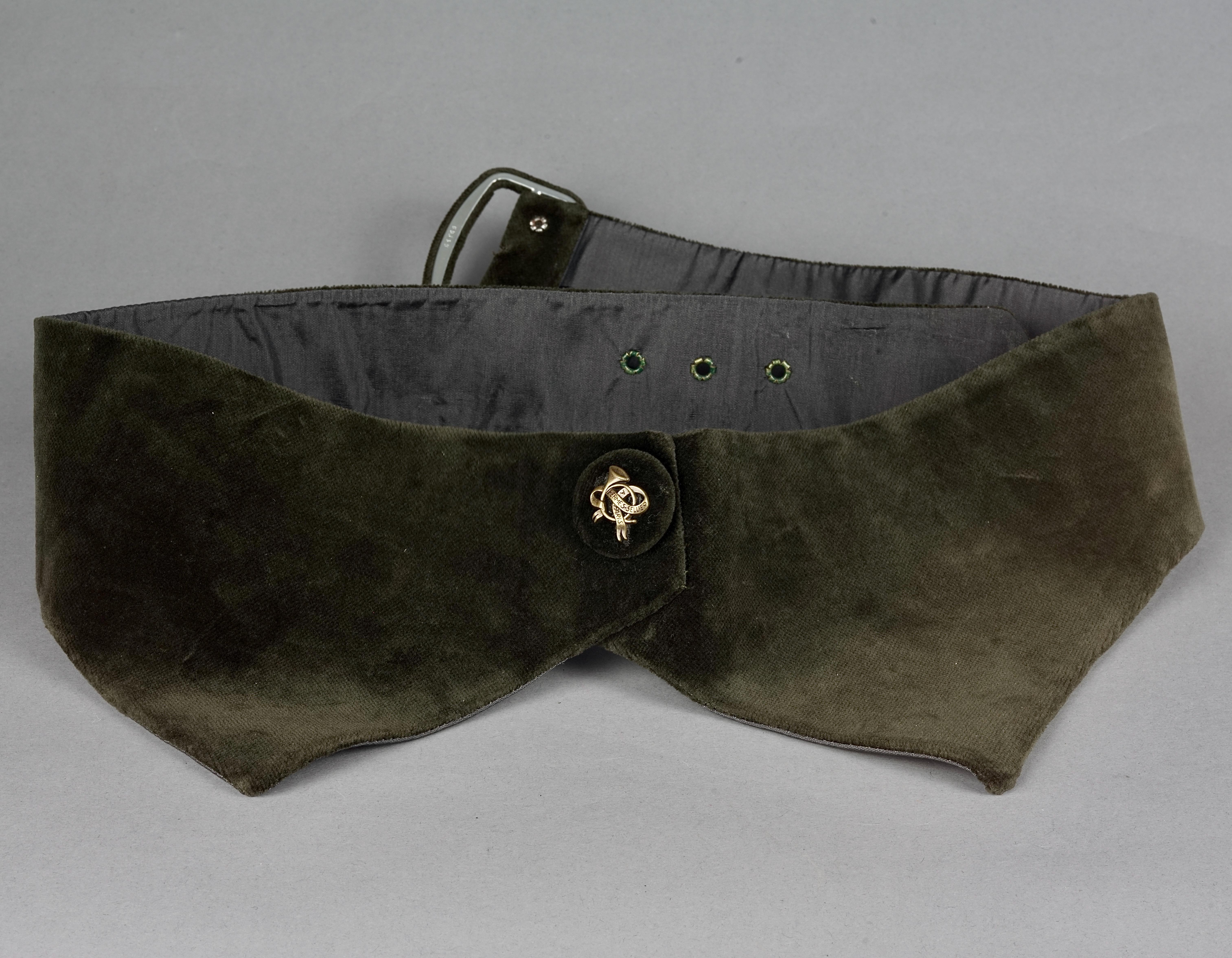 Vintage HERMES Gold Horn Moss Green Velvet Tuxedo Belt In Excellent Condition For Sale In Kingersheim, Alsace