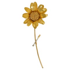Retro Hermès Gold Statement Brooch in the Form of a Daisy