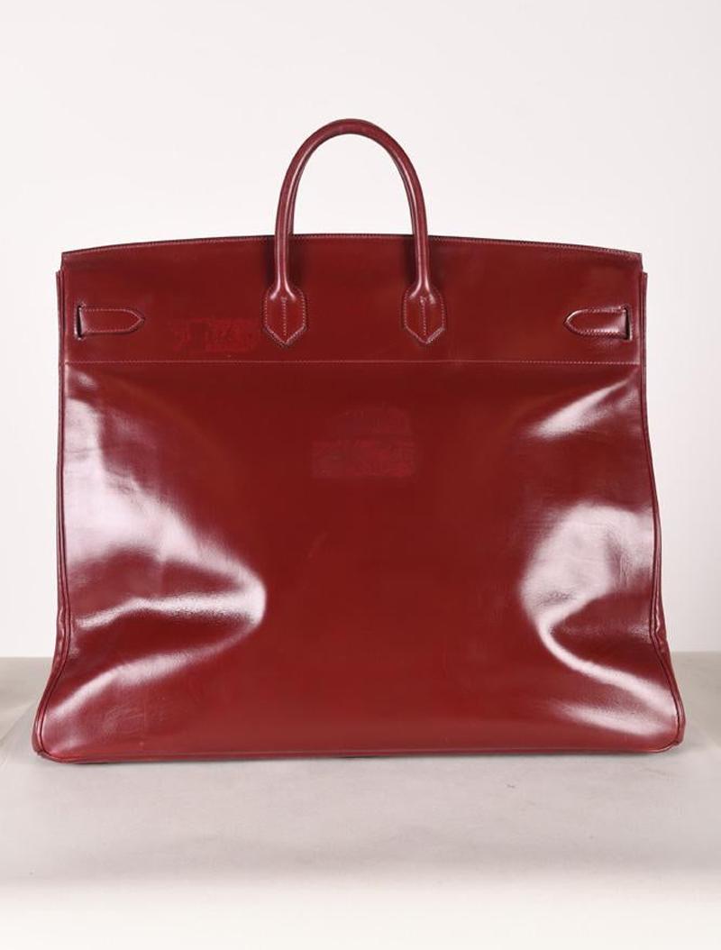 A fabulous vintage Hermes Haut a Courroies (HAC) 55 overnight carry-on bag from 1983. Made in an eye-catching burgundy red polished box calf leather with gold-plated hardware. Stamped 