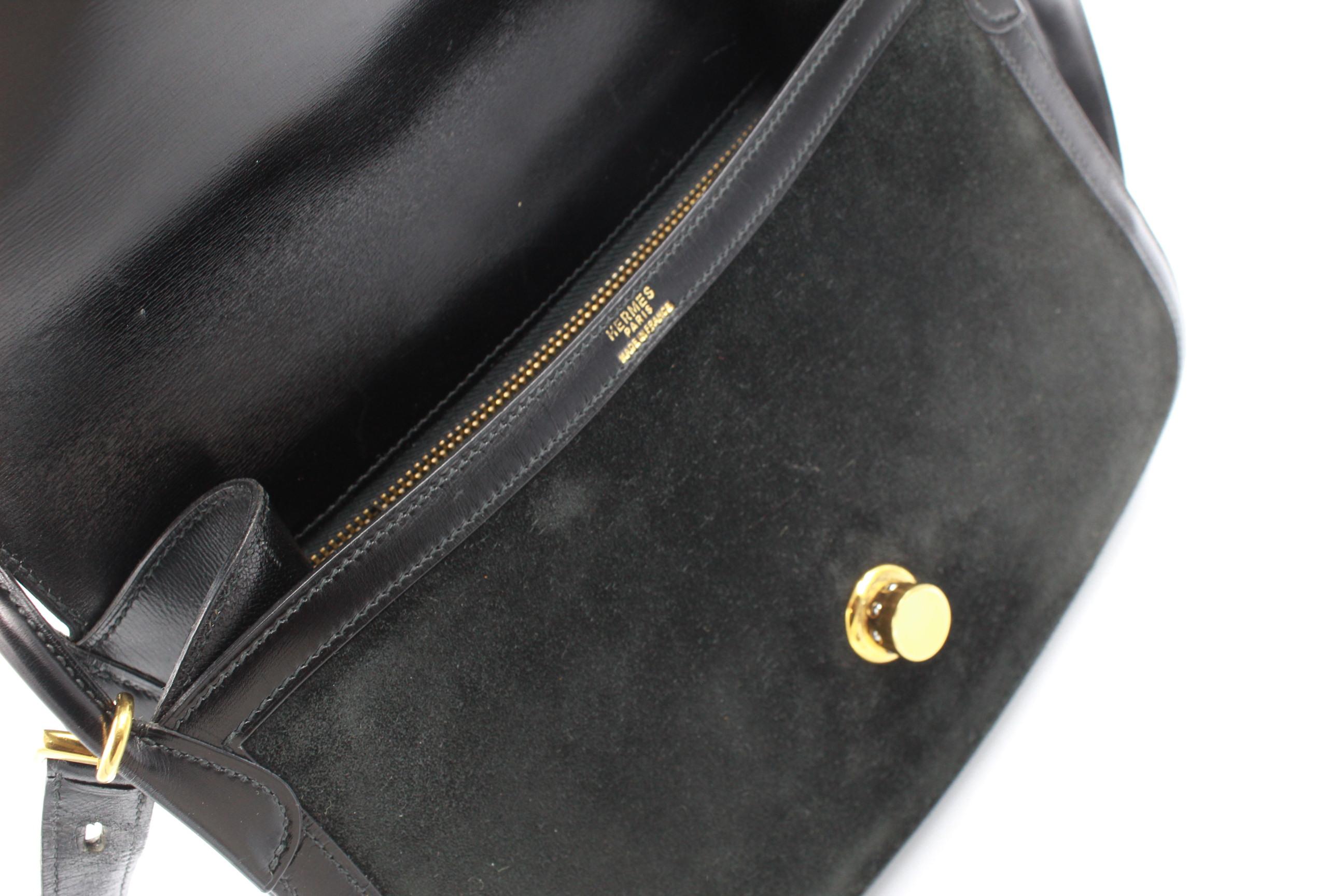 Women's or Men's Vintage Hermès handbga with shoulder strap in black leather and suede. For Sale
