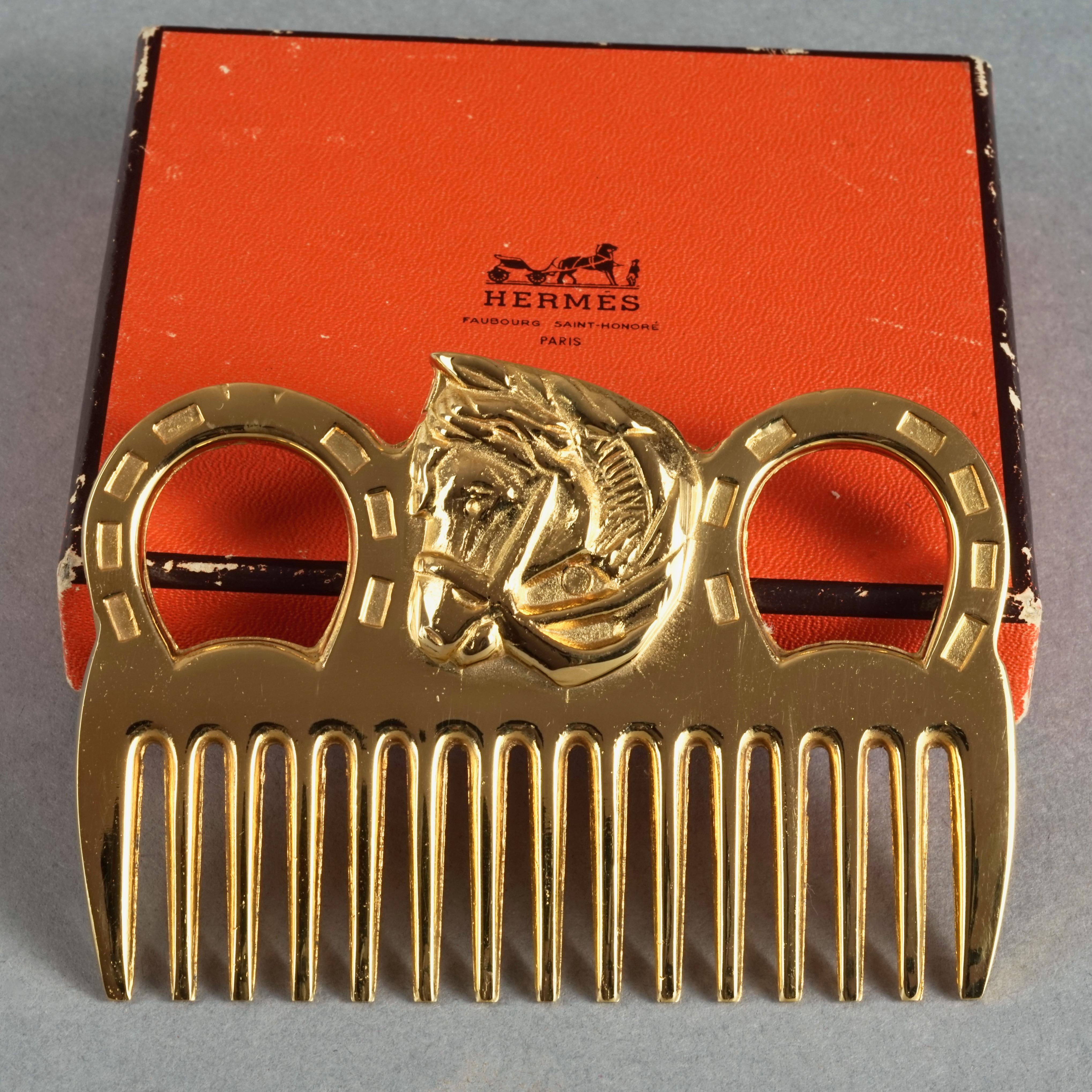 Vintage HERMES Horse Motif Gold Tone Comb 

Measurements:
Height: 2.75 inches (7 cm)
Width: 3.93 inches (10 cm)

Features:
- 100% Authentic HERMES.
- Iconic horse motif comb.
- Gold tone.
- Minor surface scratches.
- Comes with its box.
