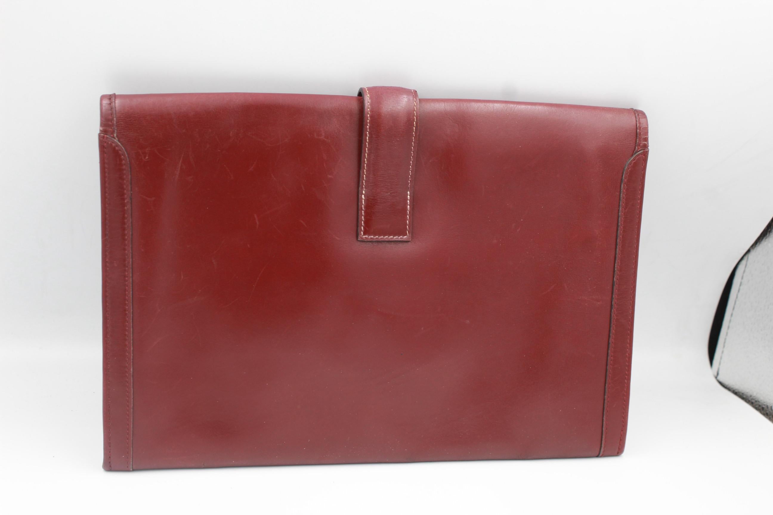Vintage Hermes Jige  Clutch in Burgundy box Leather. In Good Condition In Paris, FR