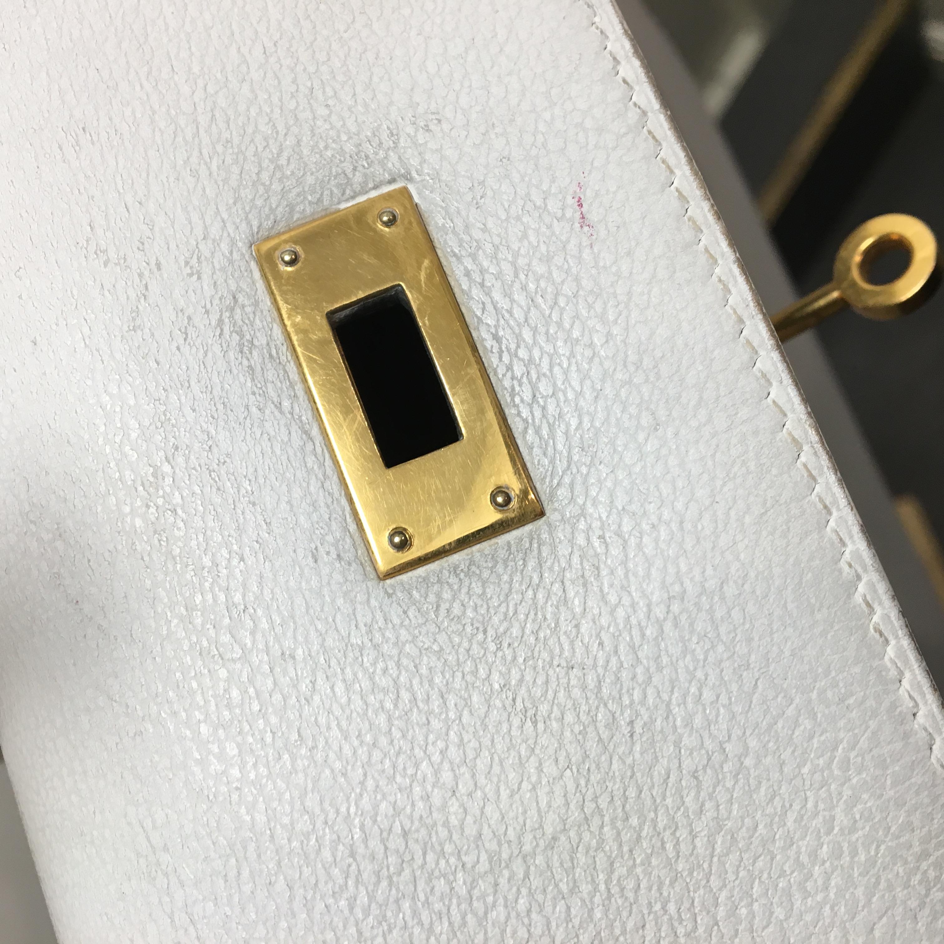  Vintage Hermes Kelly 32 White Leather Bag In Fair Condition In Paris, FR
