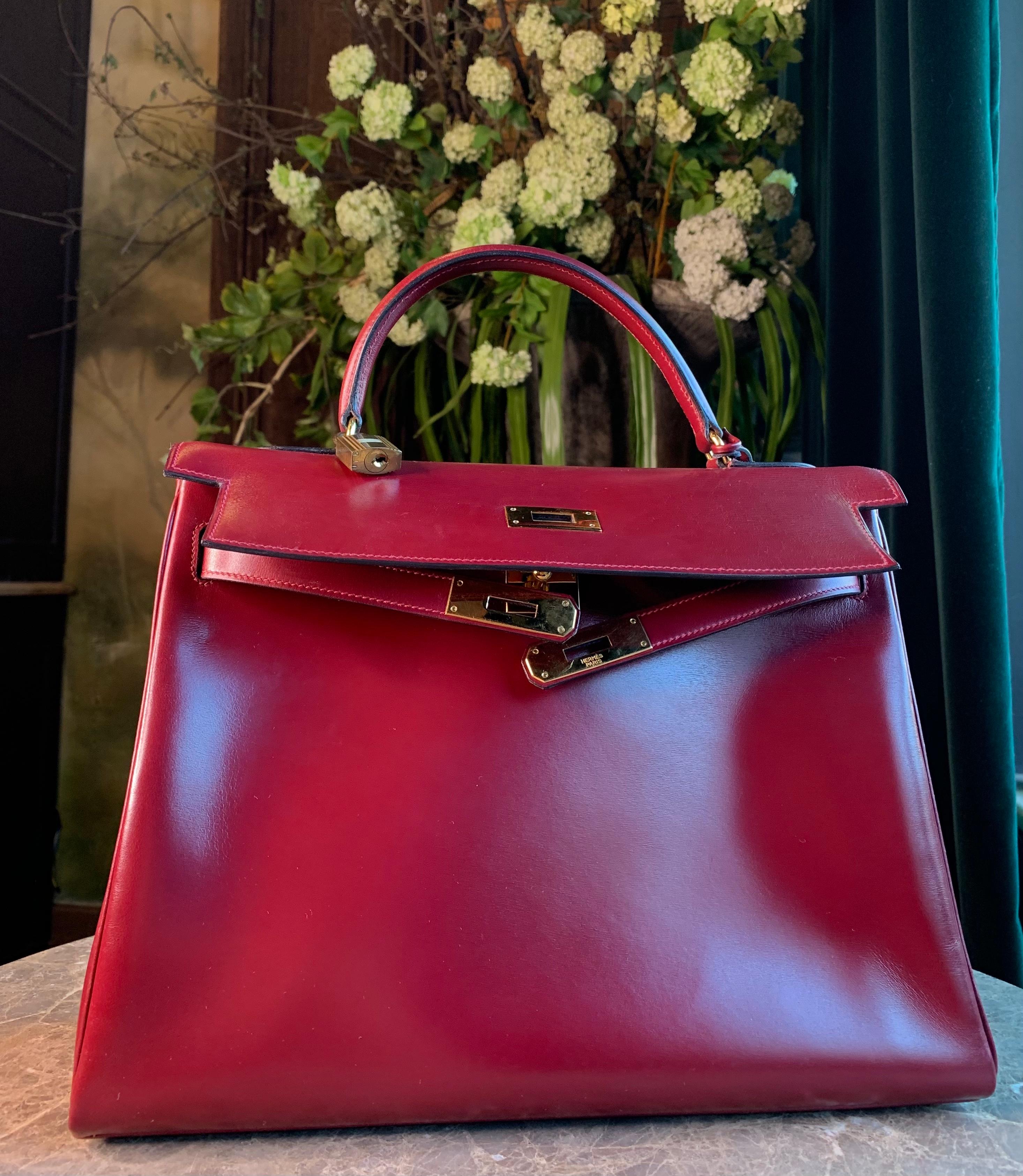 Vintage Hermes Kelly 32 cm in rouge (burgundy) box leather. 
Comes with a lock and keys. Marked with stamp K in a circle.

Tone-on-tone leather lining, three interior pockets: one with zipper and padlock closure on the front flap.

The bottom of the