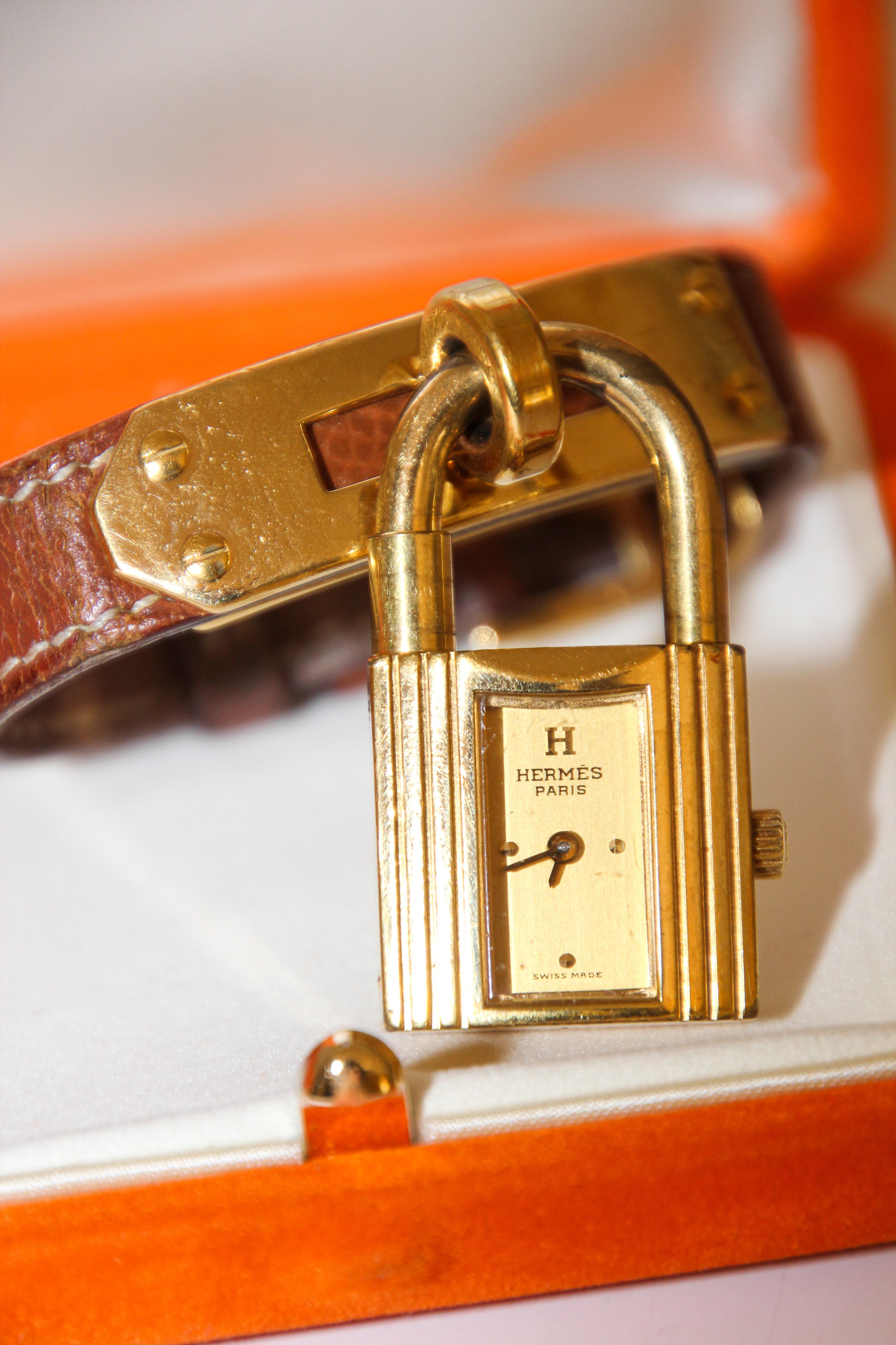 Montre Kelly vintage Hermès plaquée or en vente 8