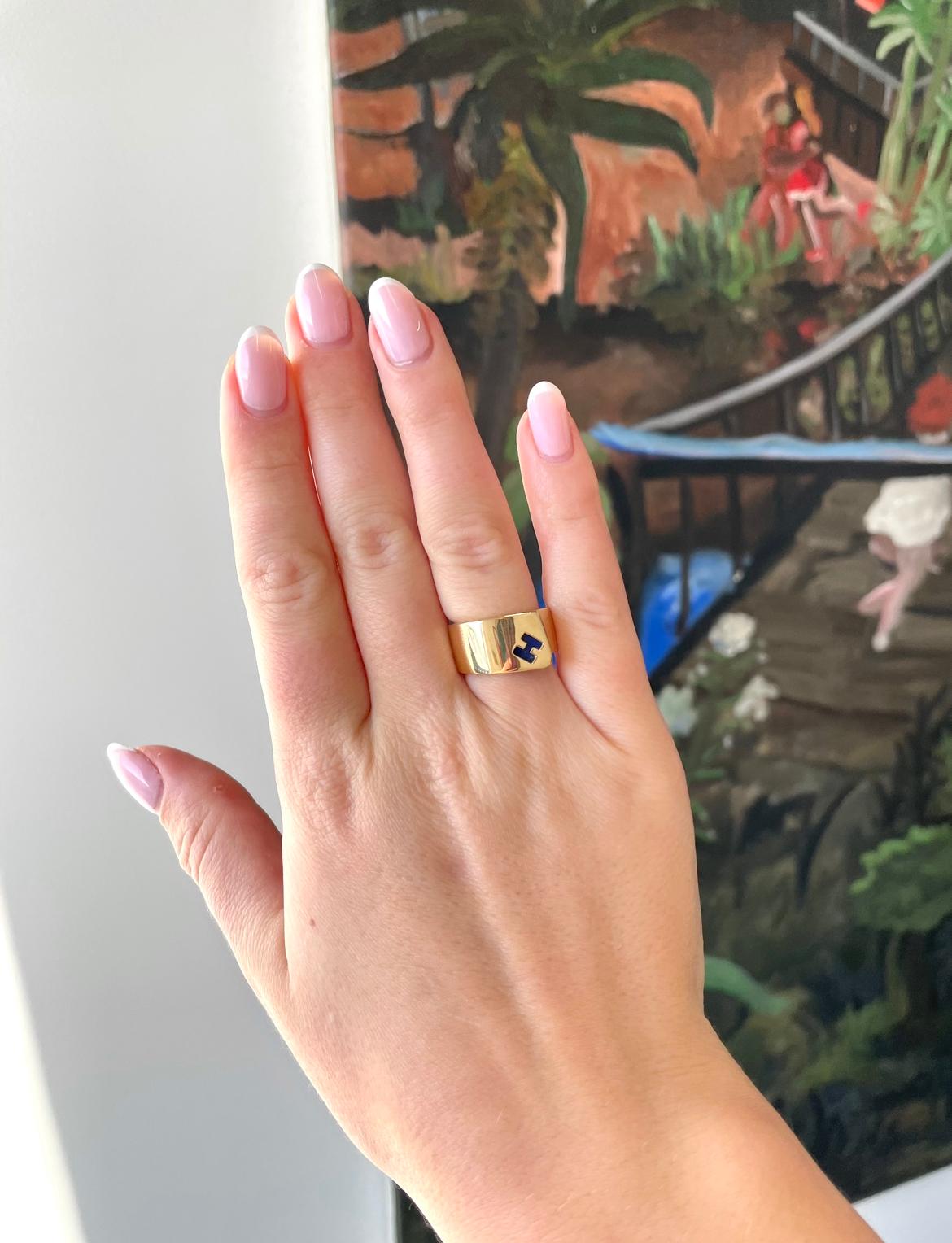 Vintage Hermes Lapis Lazuli 18 Karat Gold Ring In Excellent Condition In Beverly Hills, CA