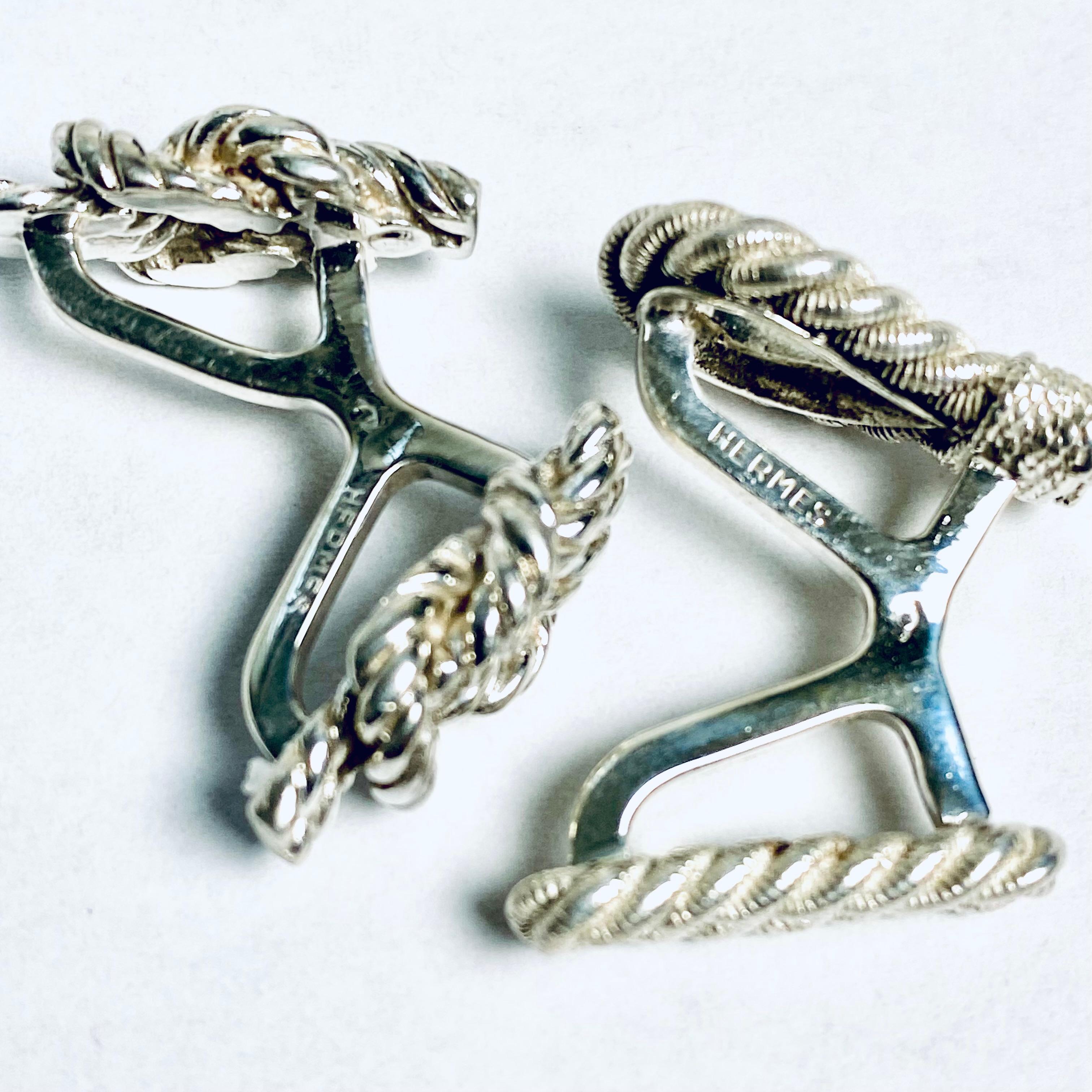 Moderniste Vintage Hermès Mismatched Silver Cufflinks Stylizing Sailor Knots Twisted Loop en vente