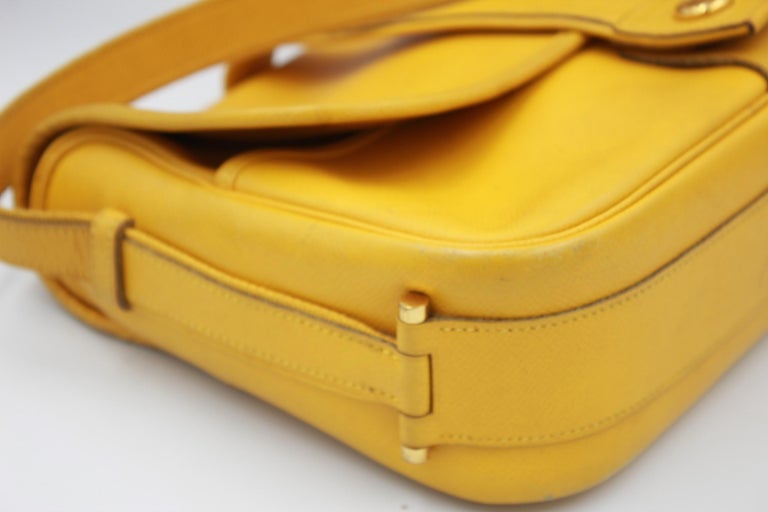 Hermes Noumea bag in yellow grained leather. 
Good vintage conition some light signs of use. 
No major defect. 
Lovely color fir sunny days. 
Size 28x23