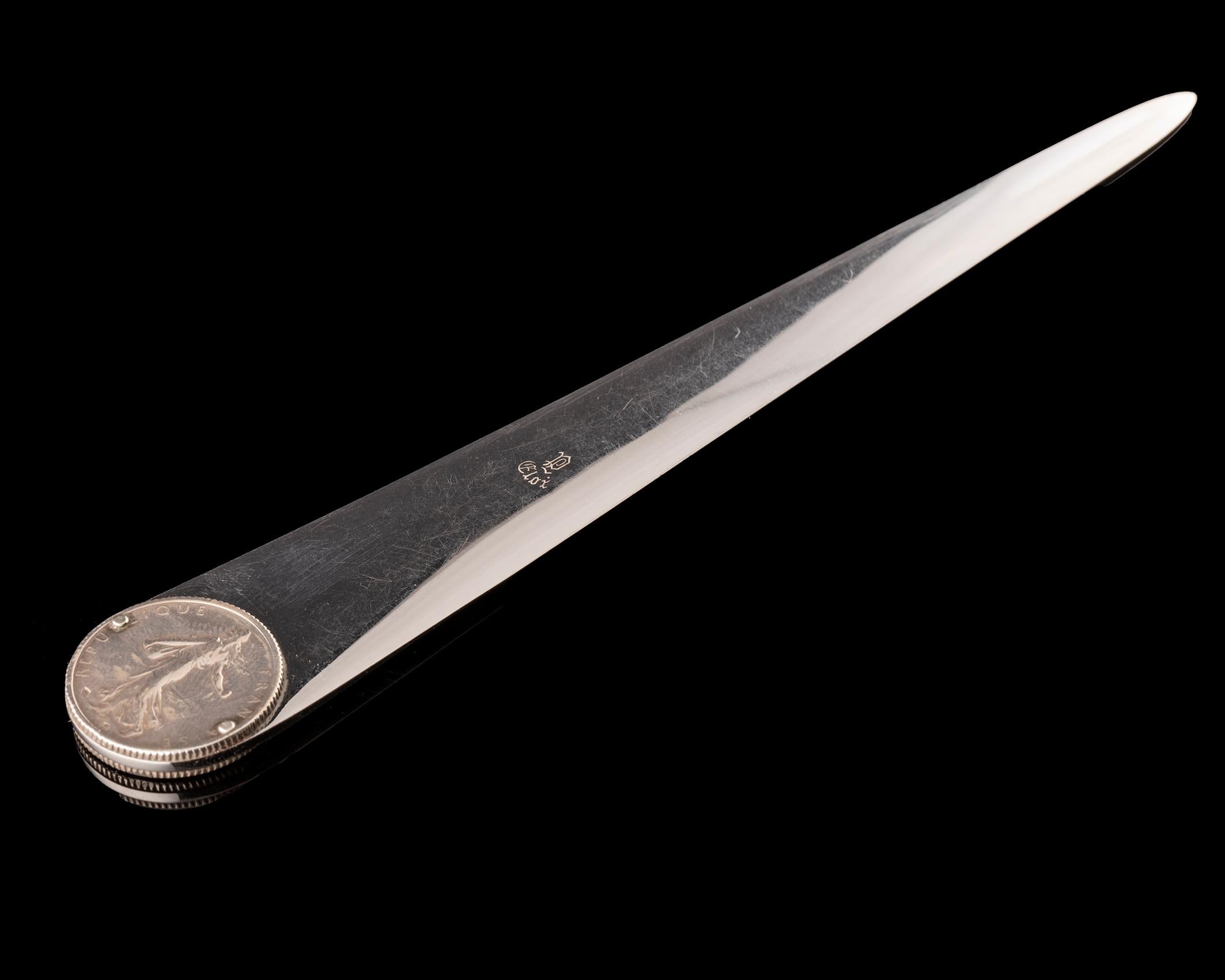 Vintage Hermès Papier Messer mit 2 Französisch Münzen in Metall Argenté gemacht im Zustand „Gut“ im Angebot in Milan, IT