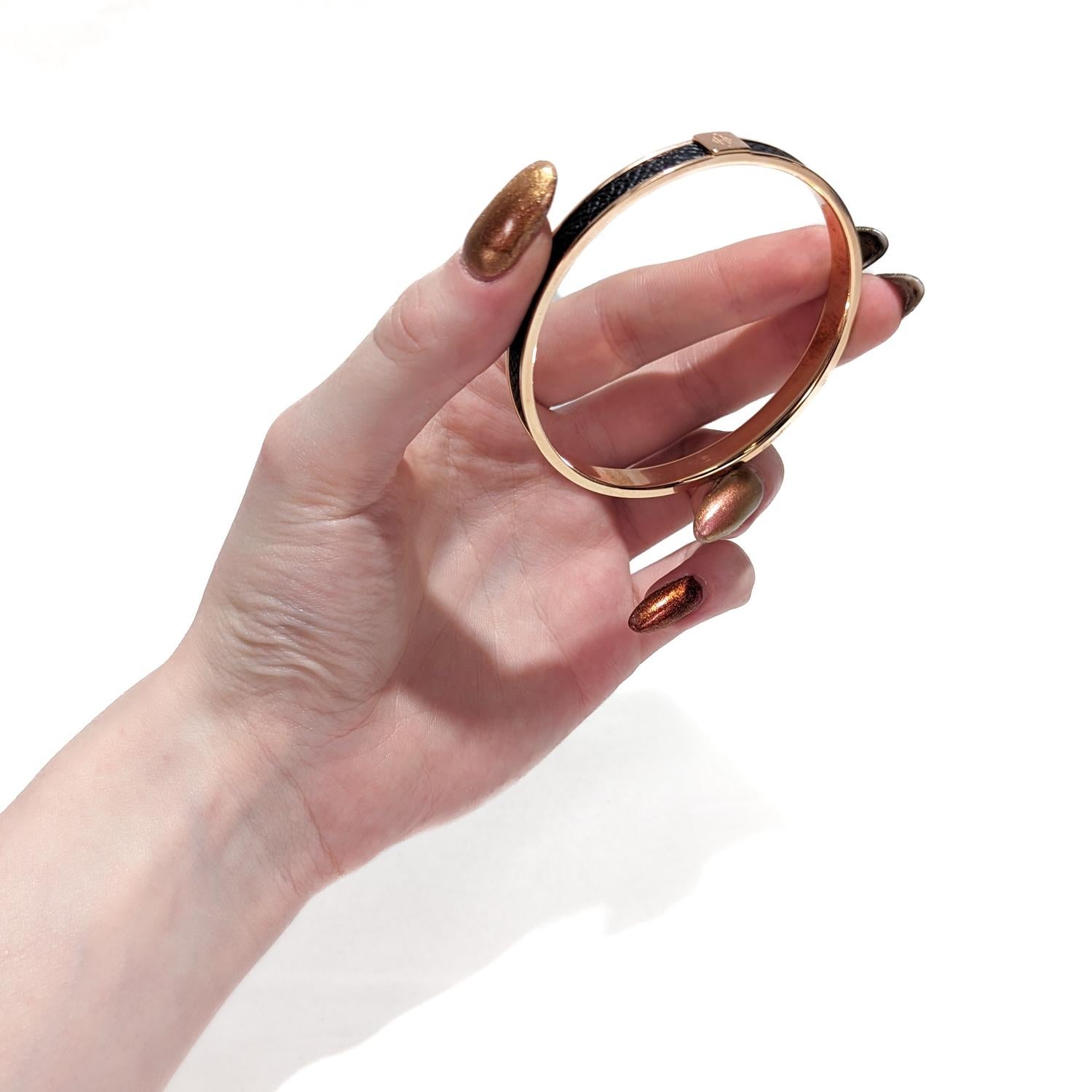 Modern Vintage Hermes Paris Kawaii (Rose) Gold Plated & Epsom Leather Bangle Bracelet For Sale