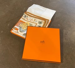 Carré de poche en soie Vintage Hermes "Retour a La Terre" avec sa boîte d'origine