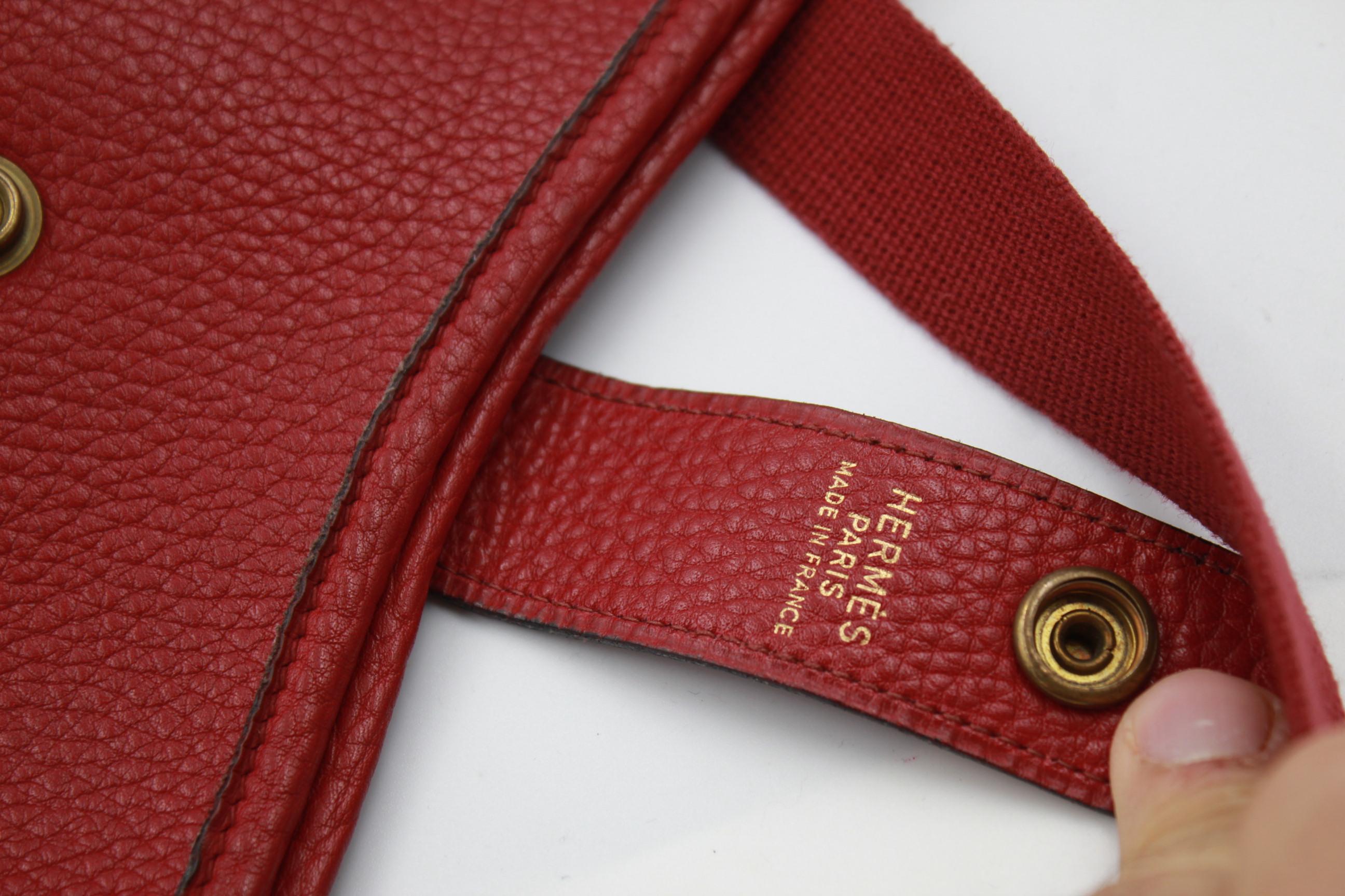 Vintage Hermes Rodeo Handbag in Red Grained Leather In Good Condition In Paris, FR