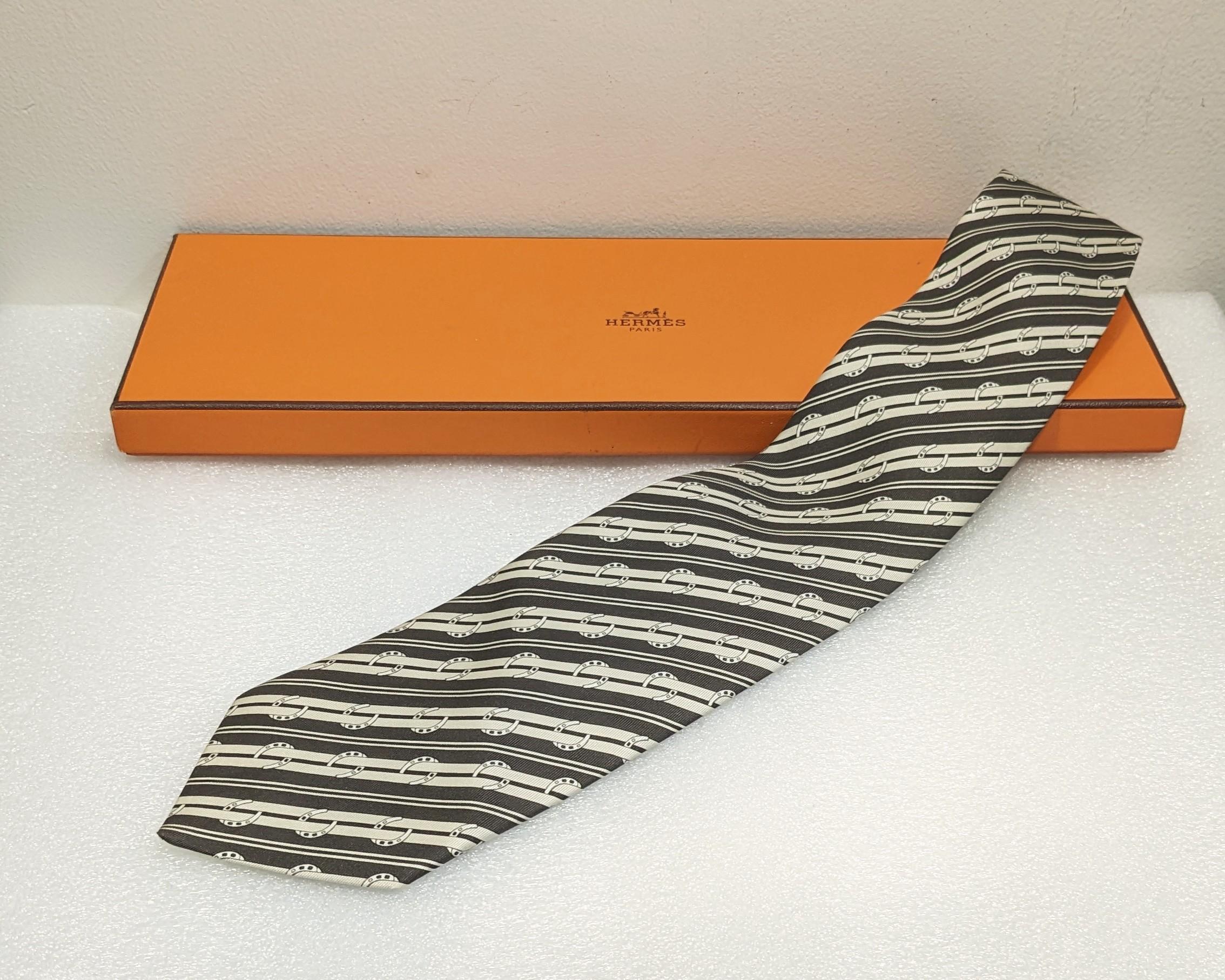 Vintage Hermes Silk Tie
Hermes Horseshoe print tie
Brown, beige, silk ,horseshoe  print, diagonal stripe pattern, finished edge, and pointed toe
Paris, Made In France 

*Orders welcome  all goods are insured and we package all purchases to a high