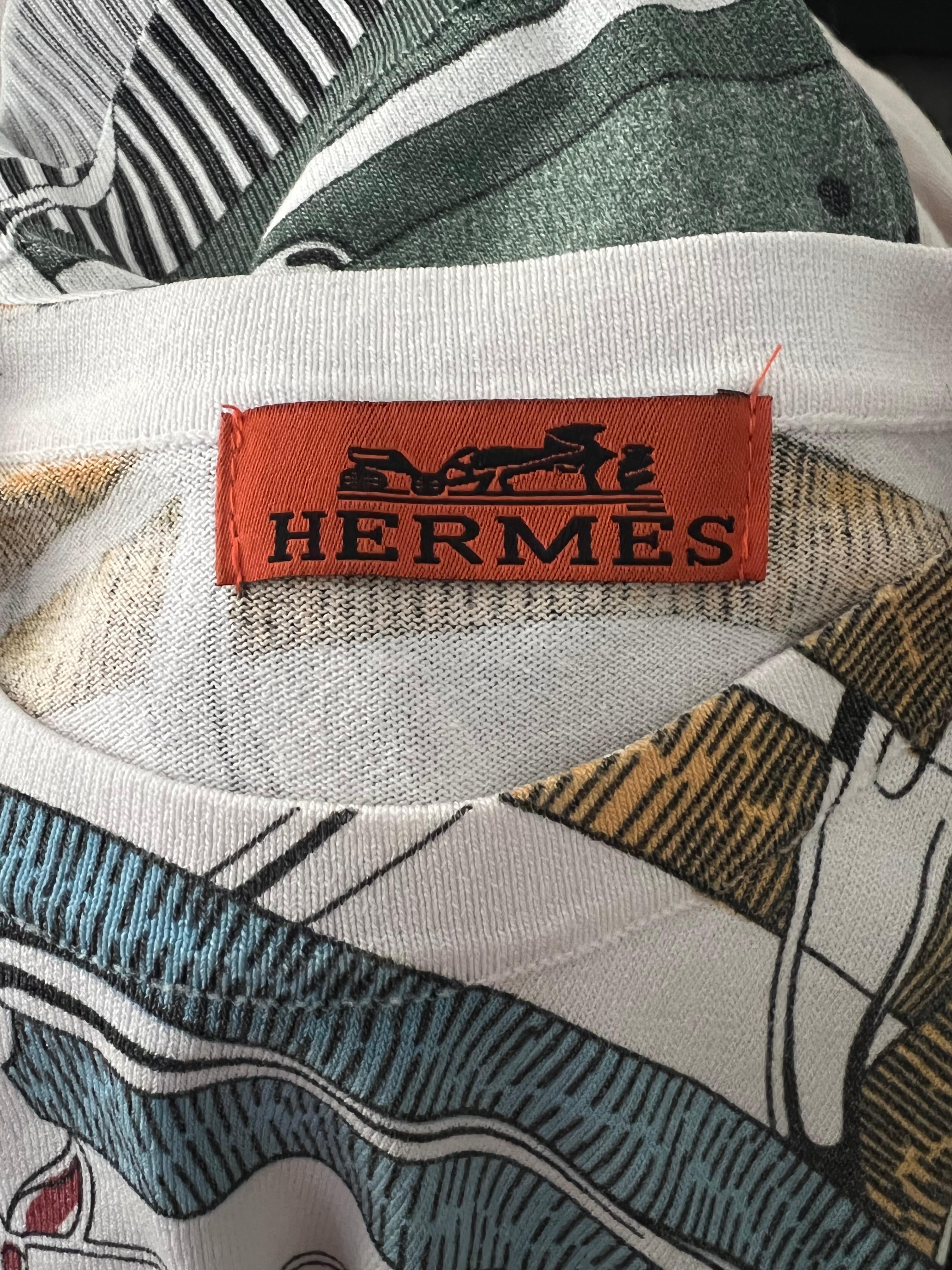Weißes & mehrfarbiges T-Shirt-Oberteil von Hermes im Vintage-Stil im Angebot 1