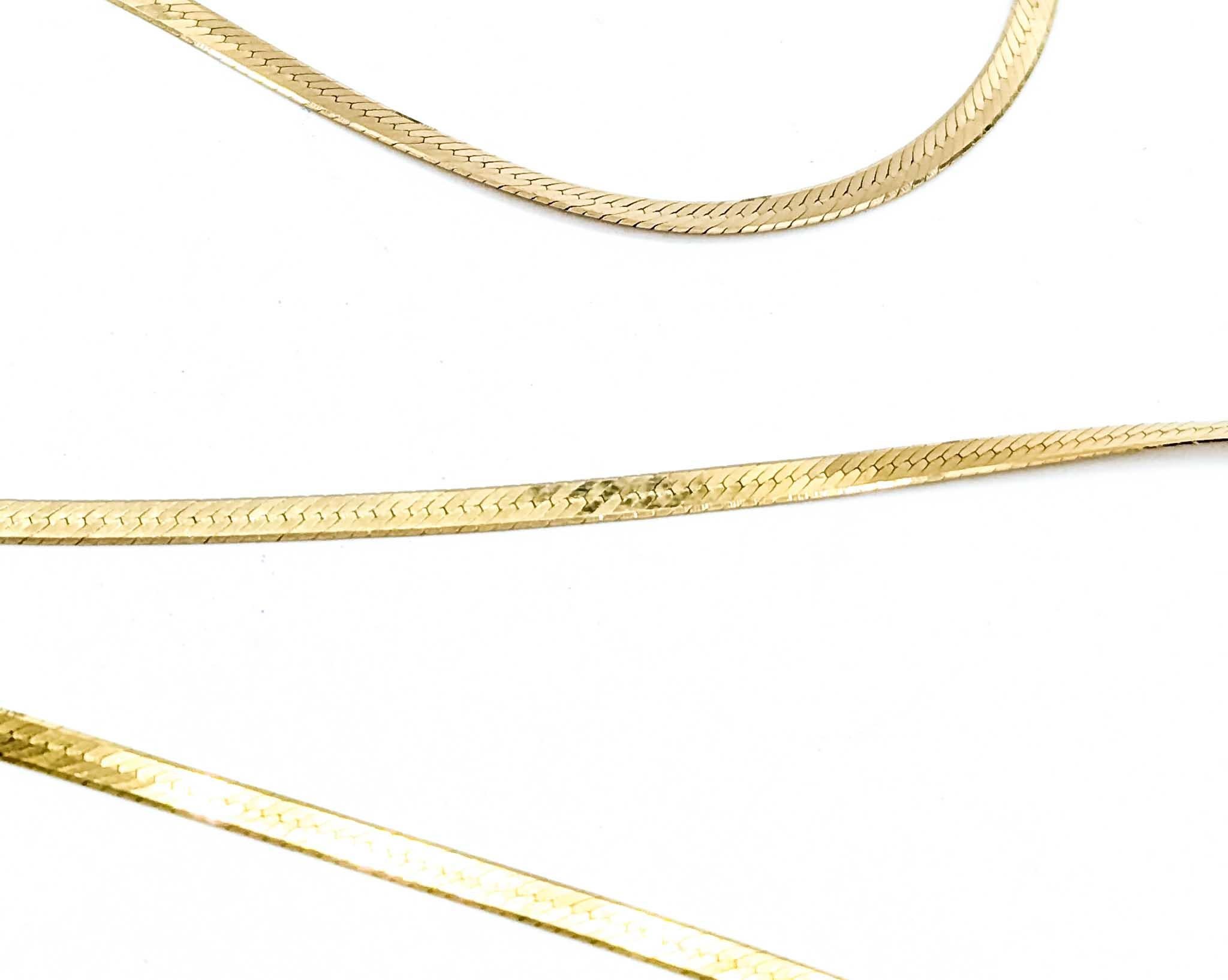 Vintage Herringbone Necklace in 14k Yellow Gold In Excellent Condition For Sale In Bloomington, MN