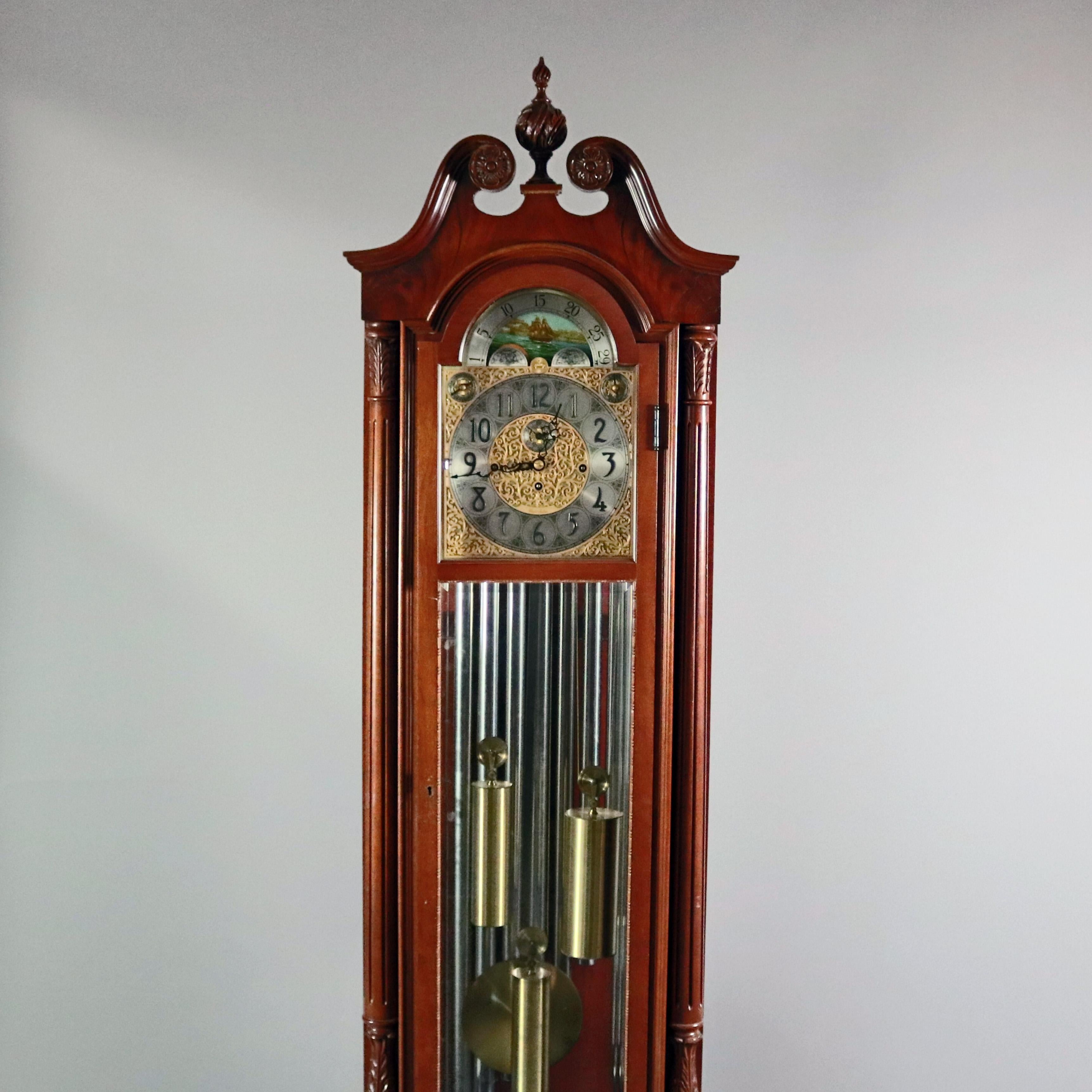 20ième siècle Vieille horloge Herschede 9-tubes en acajou sculpté:: 20ème siècle